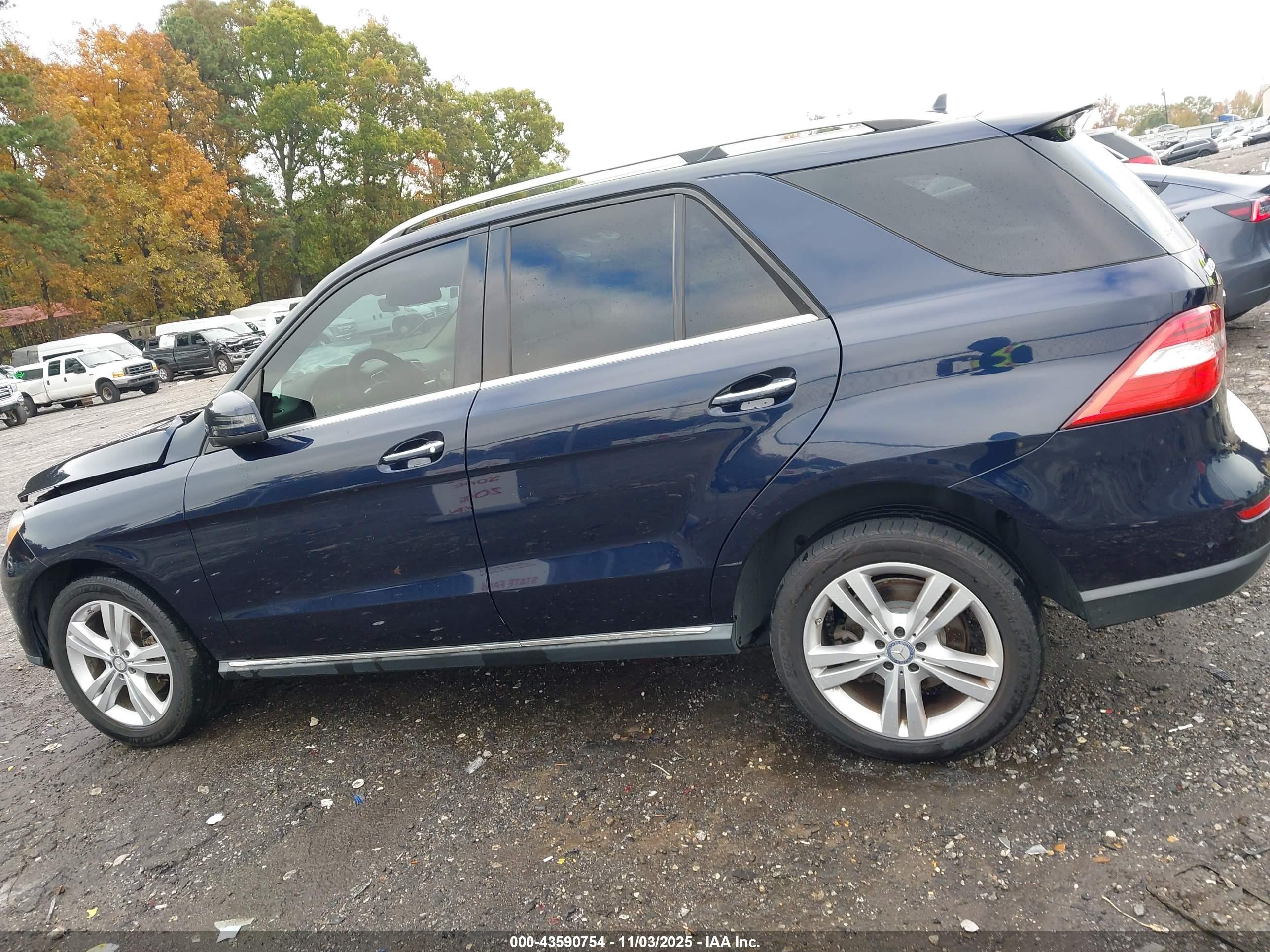 2015 Mercedes-benz Ml 250 Bluetec 4matic Dark Blue vin: 4JGDA0EB5FA472458
