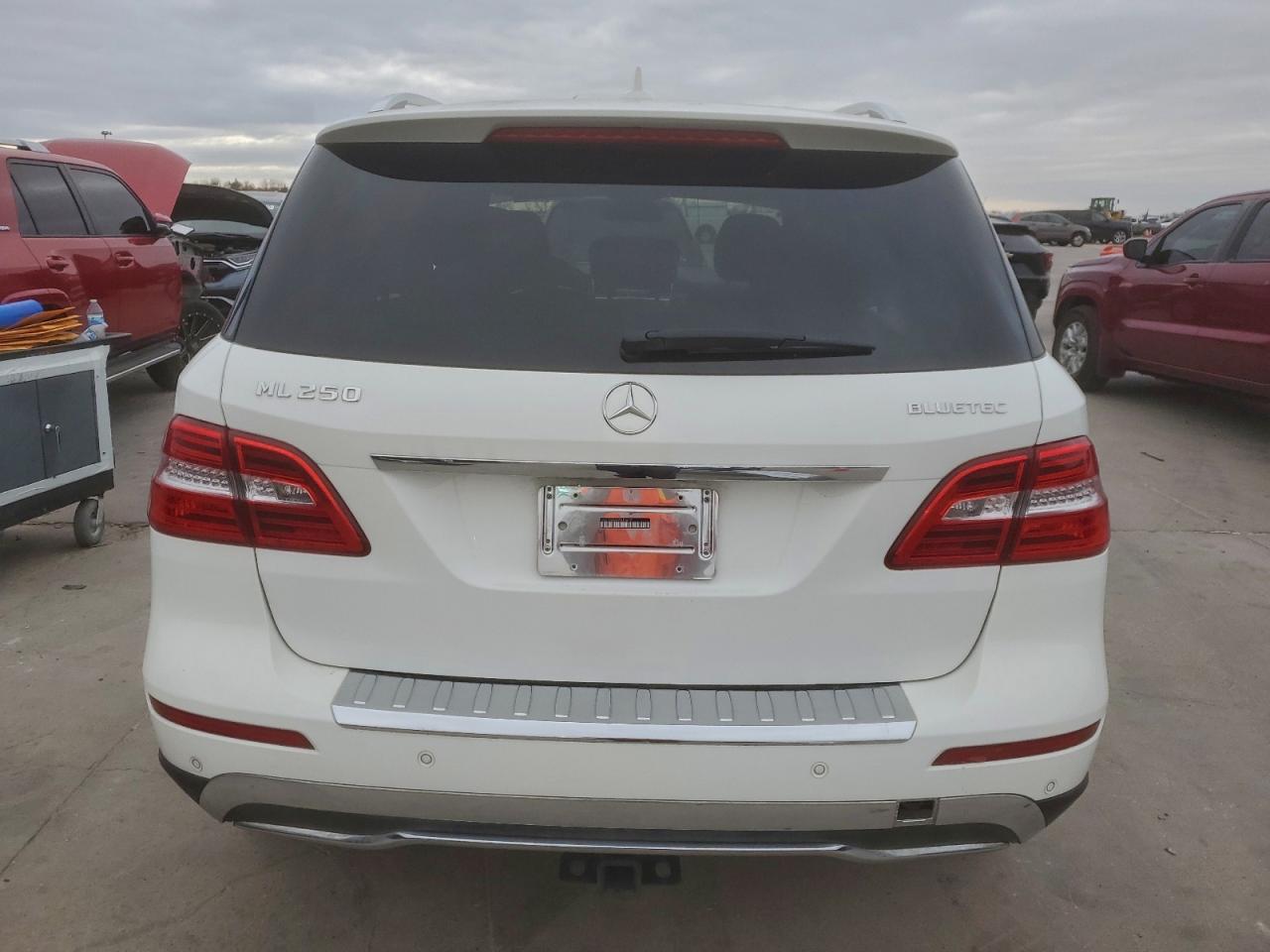 2015 Mercedes-benz Ml 250 Bluetec White vin: 4JGDA0EB6FA511672