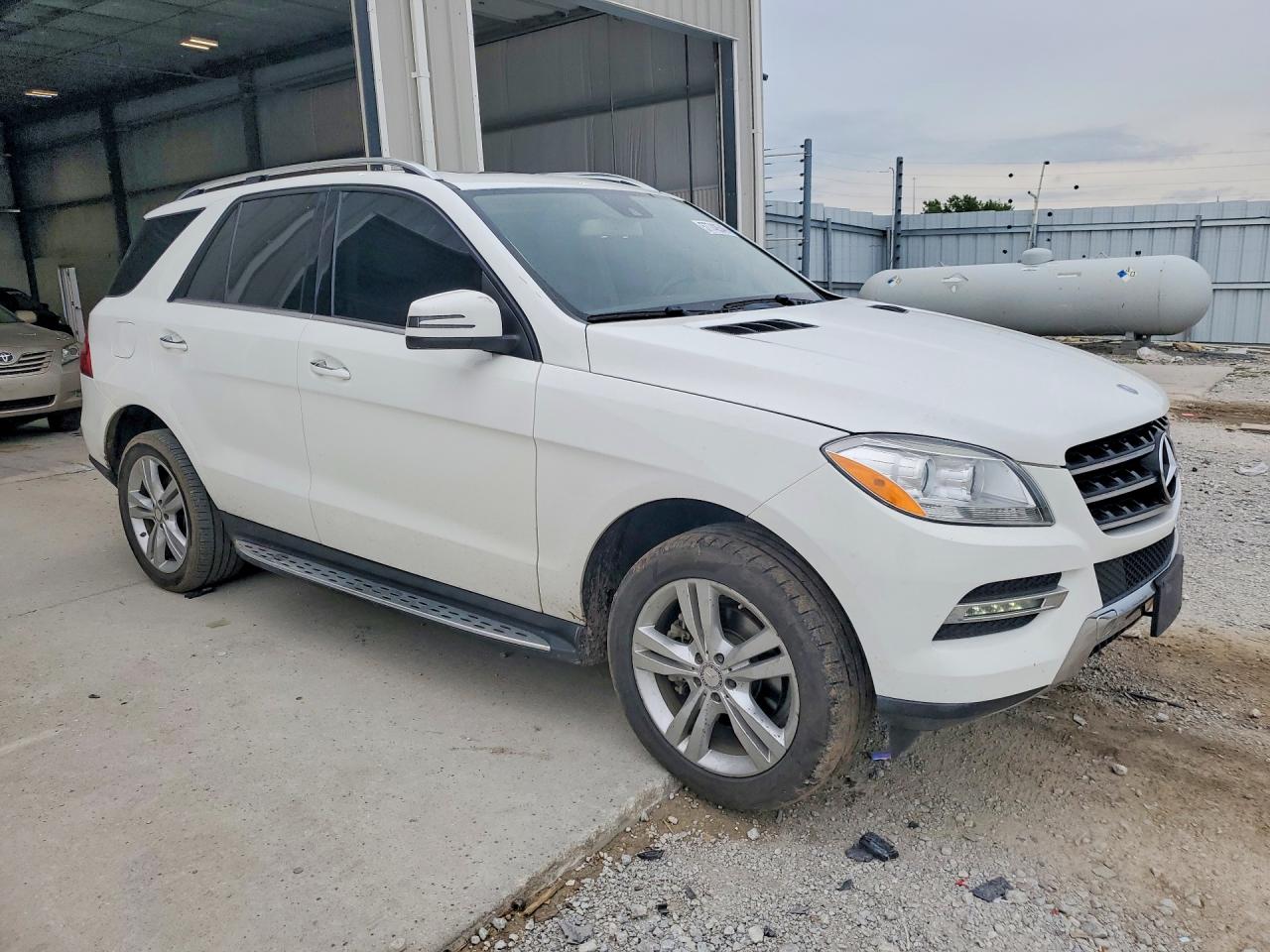 2015 Mercedes-benz Ml 250 Bluetec Кремовый vin: 4JGDA0EB7FA511888