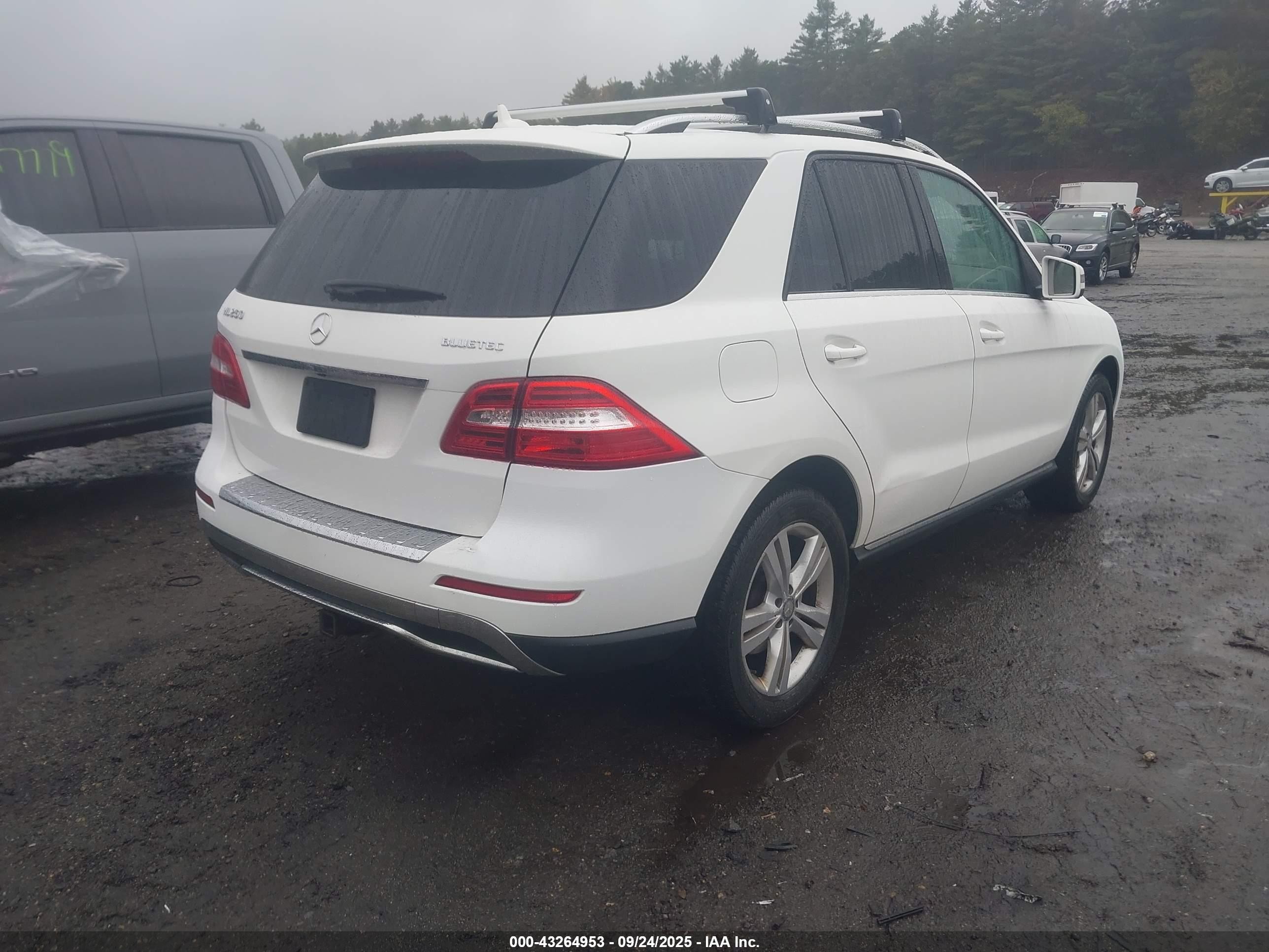 2015 Mercedes-benz Ml 250 Bluetec 4matic White vin: 4JGDA0EB8FA584154