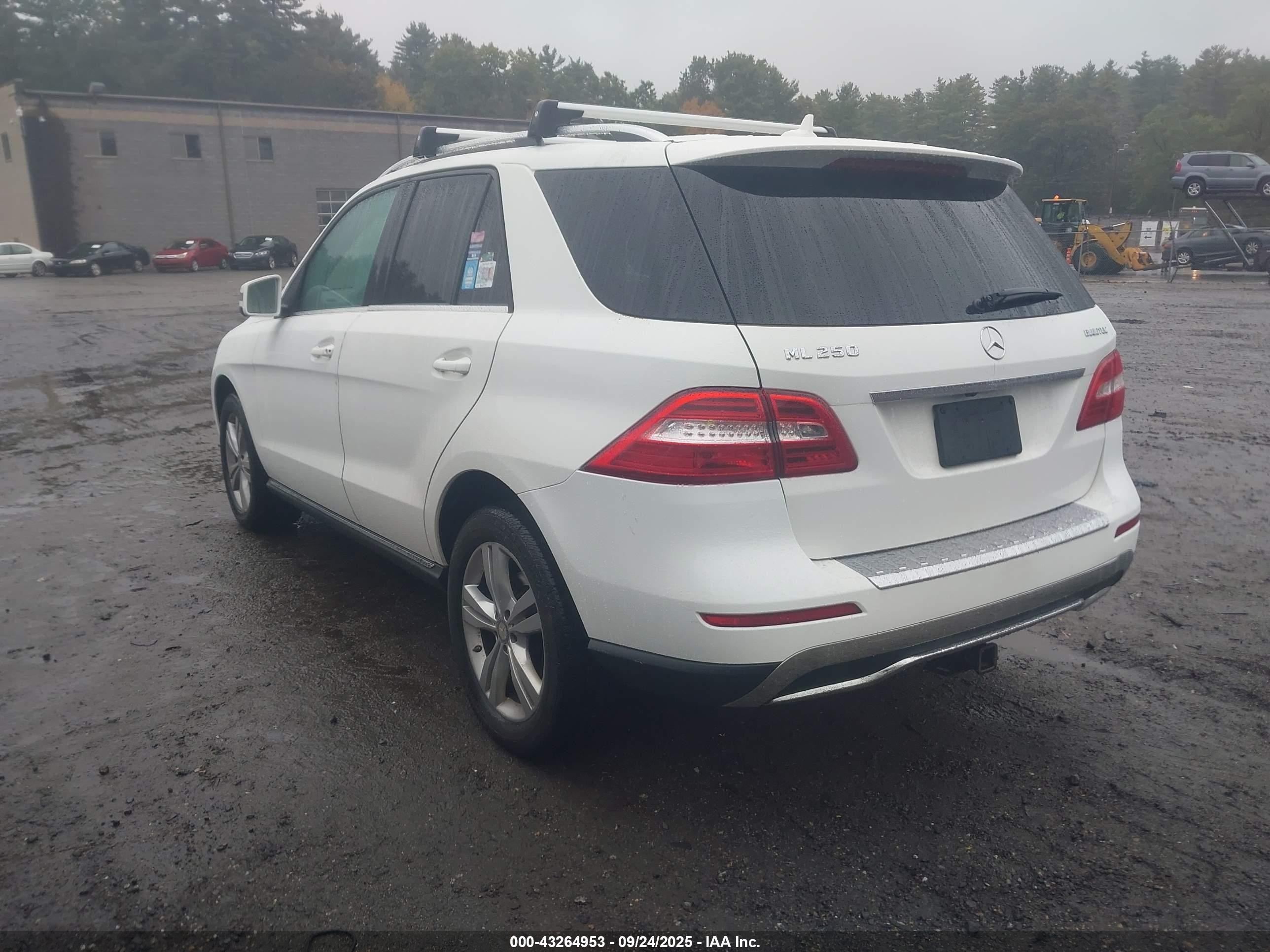 2015 Mercedes-benz Ml 250 Bluetec 4matic White vin: 4JGDA0EB8FA584154