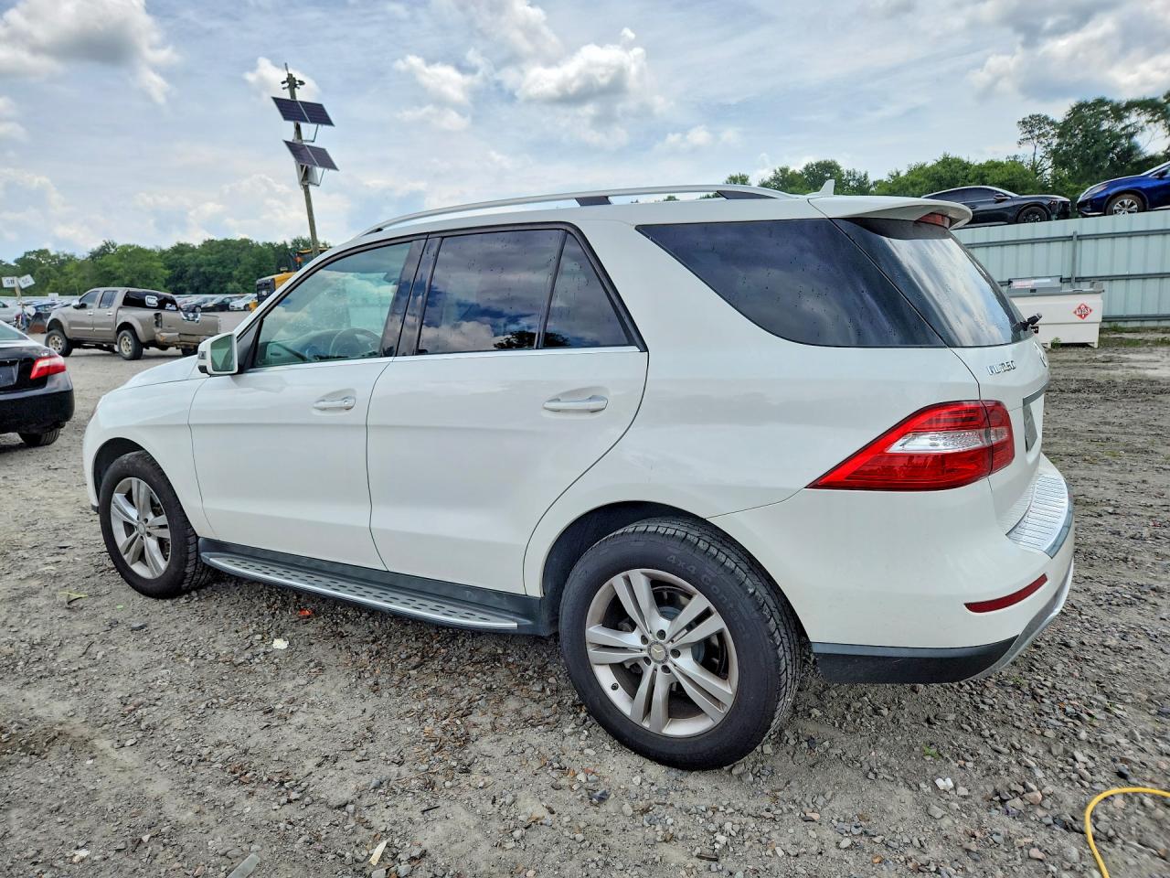 2015 Mercedes-benz Ml White vin: 4JGDA0EB9FA558677