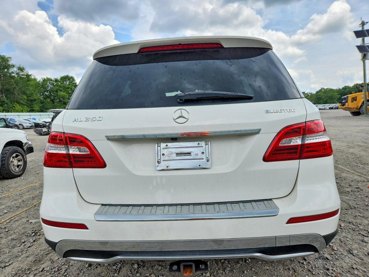 2015 Mercedes-benz Ml White vin: 4JGDA0EB9FA558677