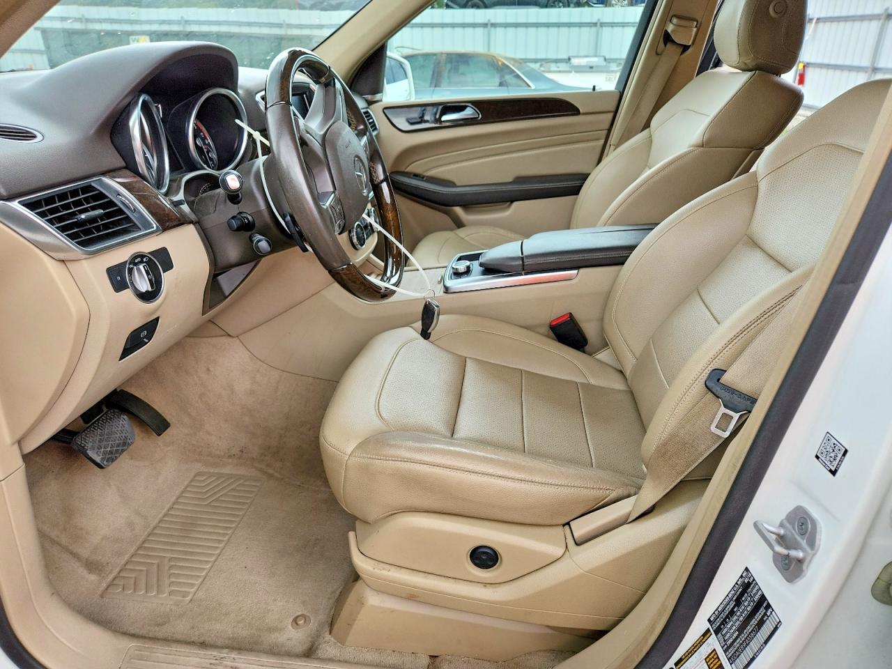 2015 Mercedes-benz Ml White vin: 4JGDA0EB9FA558677