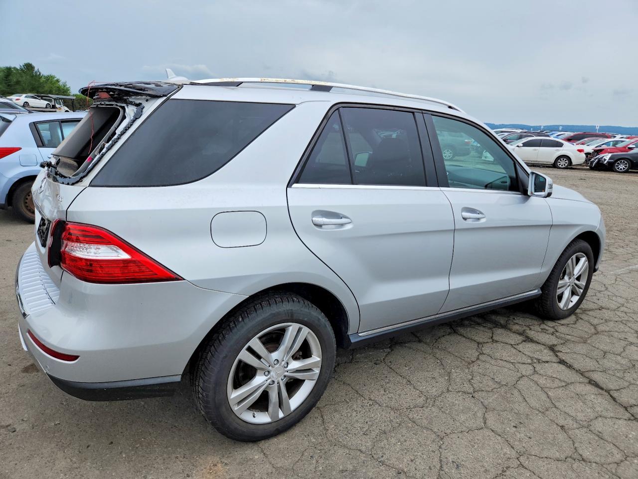 2015 Mercedes-benz Ml 250 Bluetec Серебряный vin: 4JGDA0EBXFA464937