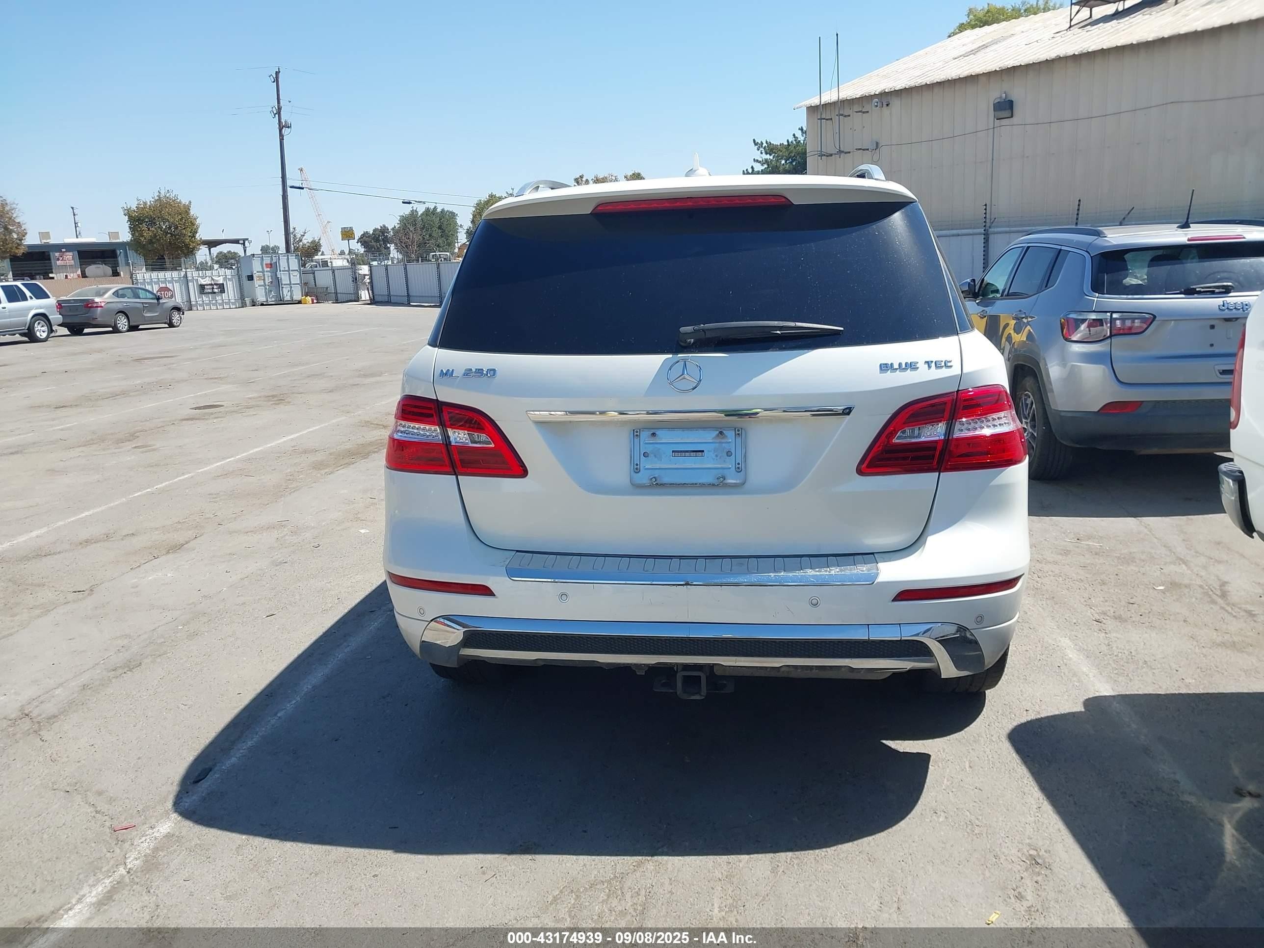 2015 Mercedes-benz Ml 250 Bluetec 4matic White vin: 4JGDA0EBXFA479857