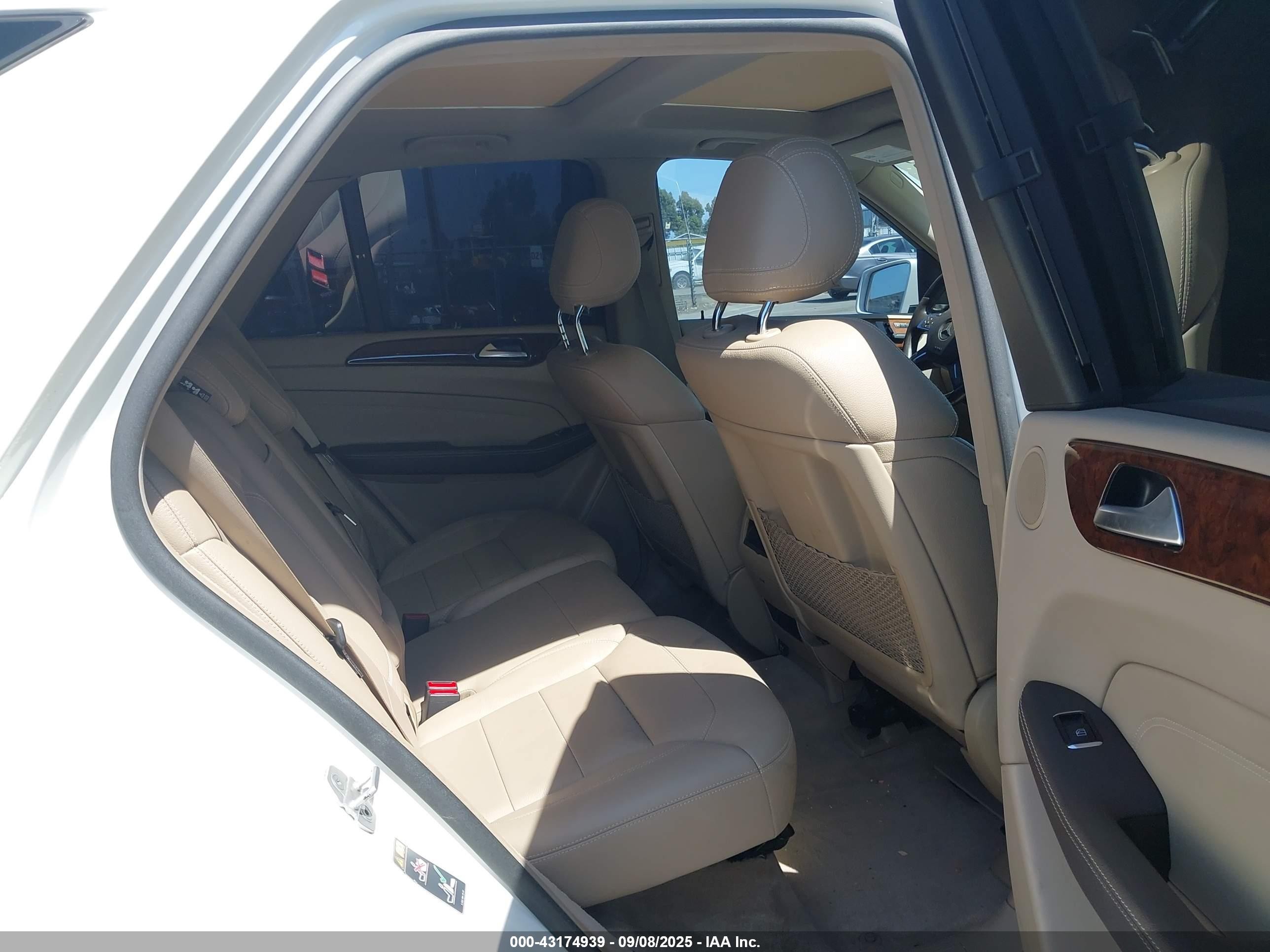 2015 Mercedes-benz Ml 250 Bluetec 4matic White vin: 4JGDA0EBXFA479857