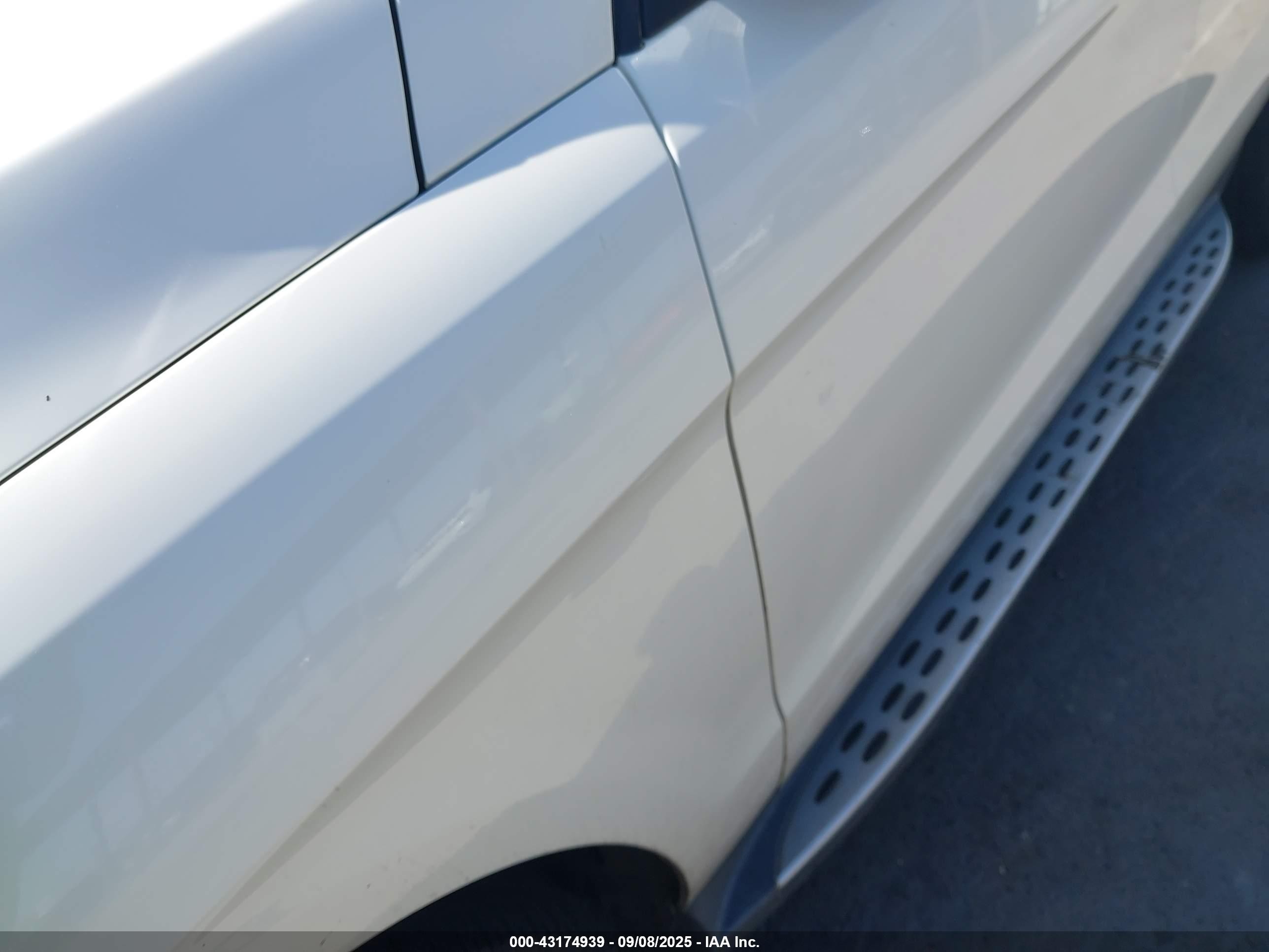 2015 Mercedes-benz Ml 250 Bluetec 4matic White vin: 4JGDA0EBXFA479857