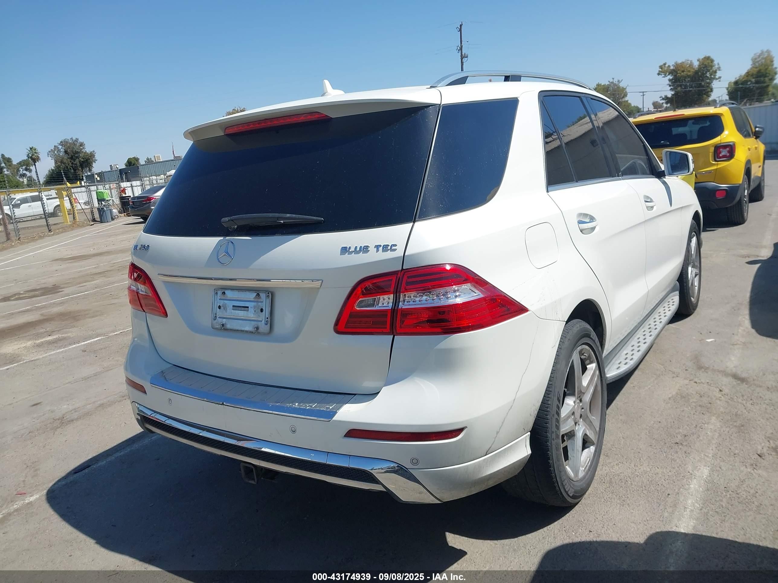 2015 Mercedes-benz Ml 250 Bluetec 4matic White vin: 4JGDA0EBXFA479857