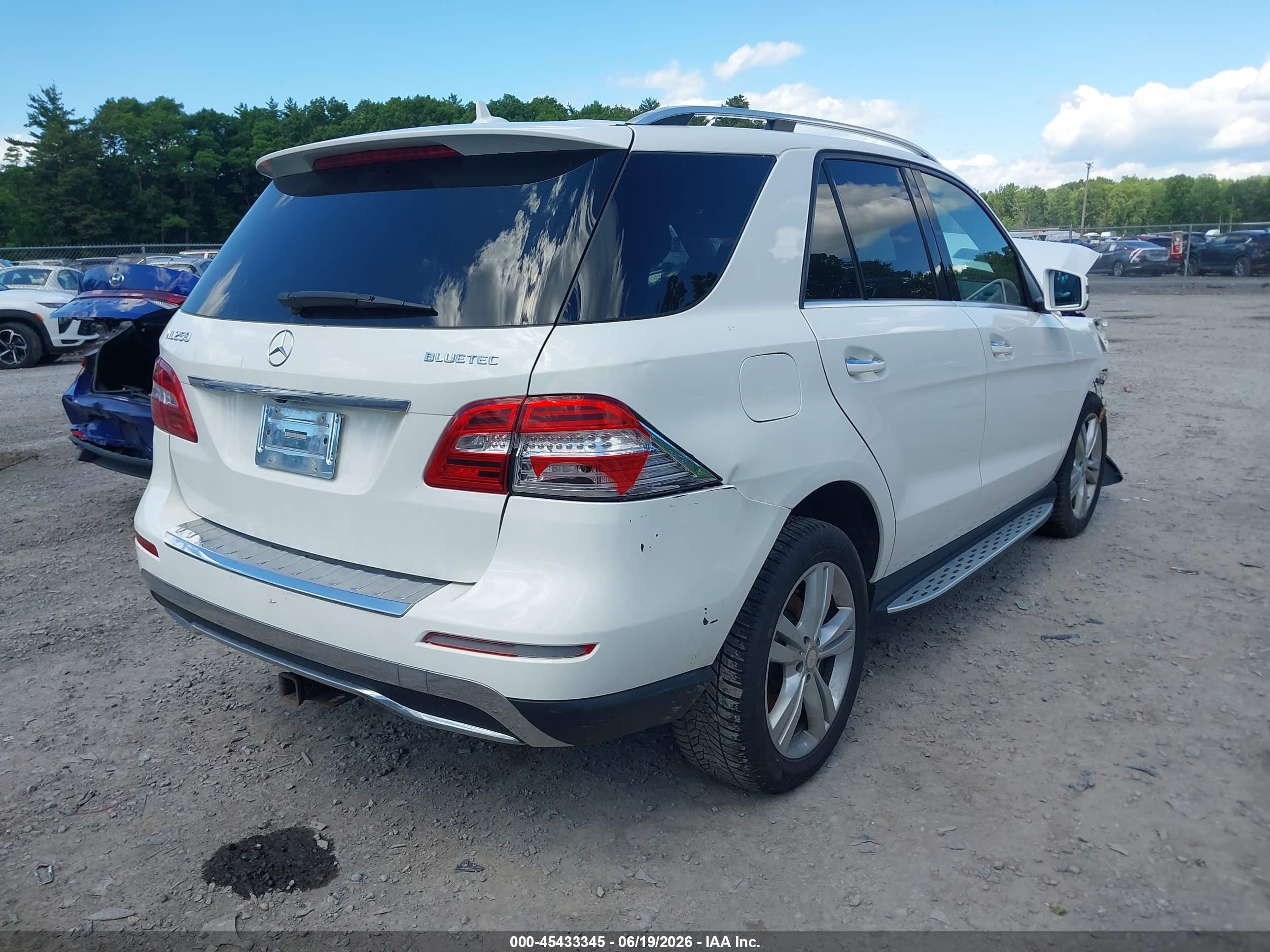 2015 Mercedes-benz Ml 250 Bluetec 4matic White vin: 4JGDA0EBXFA533531