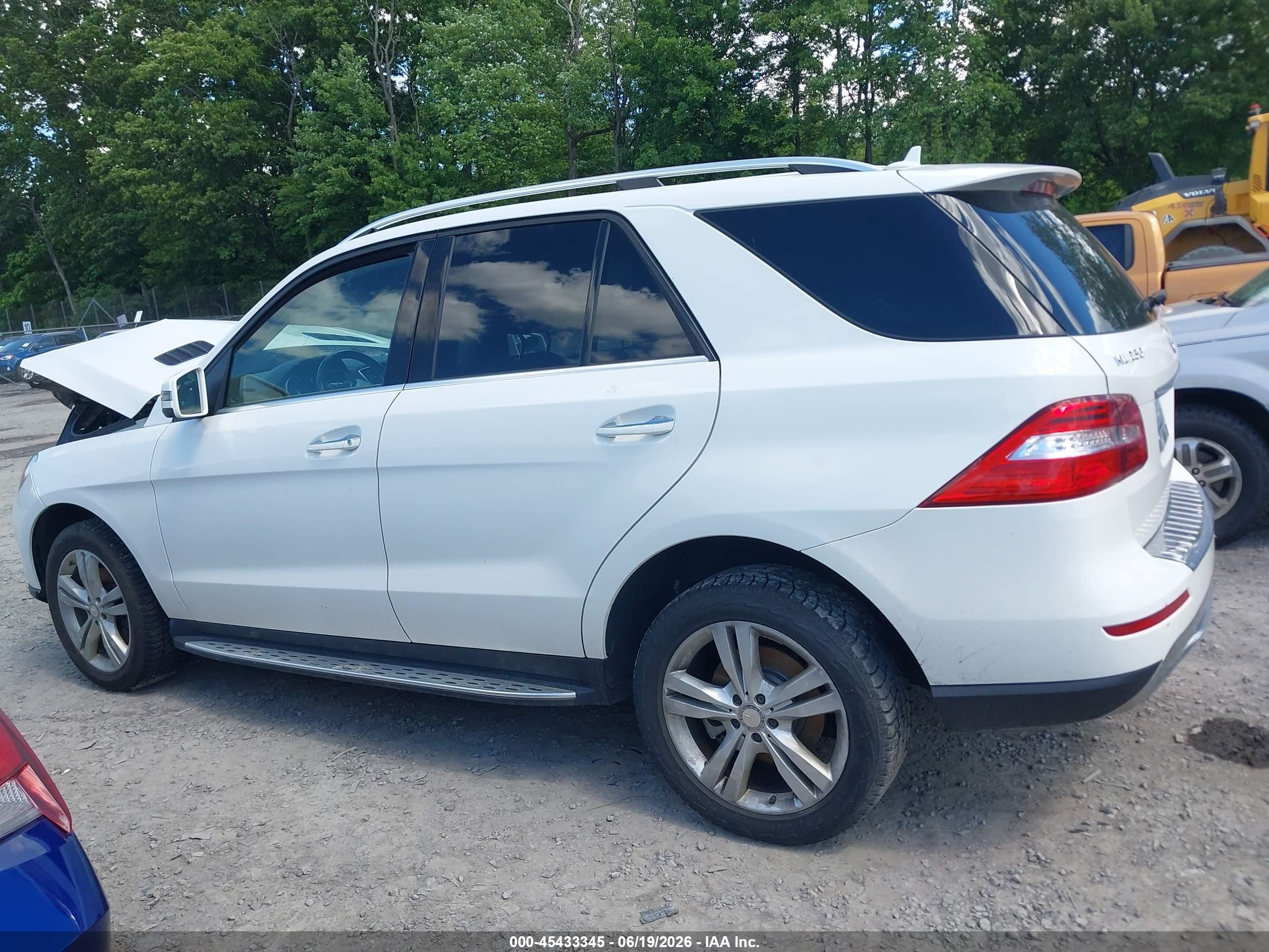 2015 Mercedes-benz Ml 250 Bluetec 4matic White vin: 4JGDA0EBXFA533531