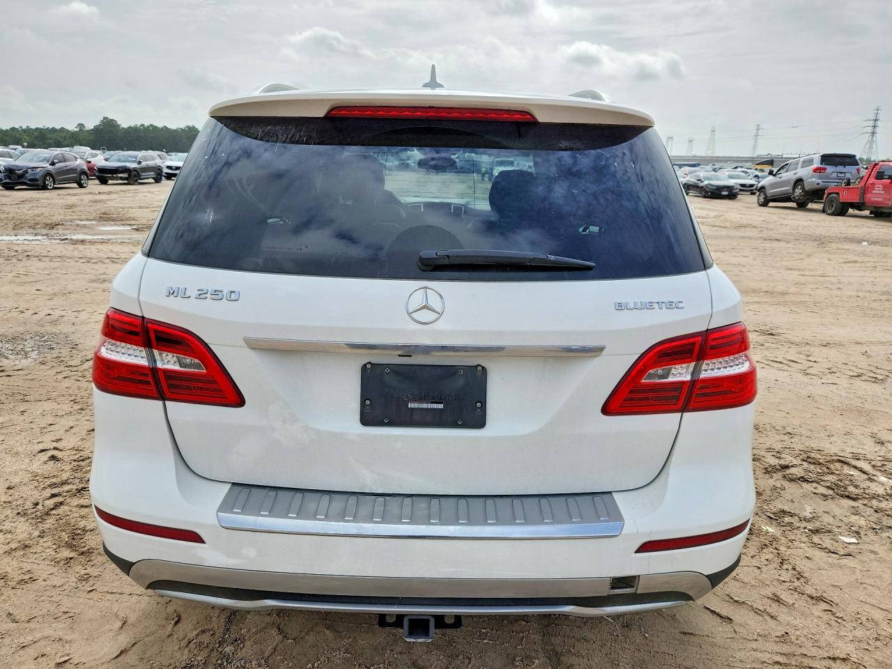 2015 Mercedes-benz Ml 250 Bluetec White vin: 4JGDA0EBXFA585712
