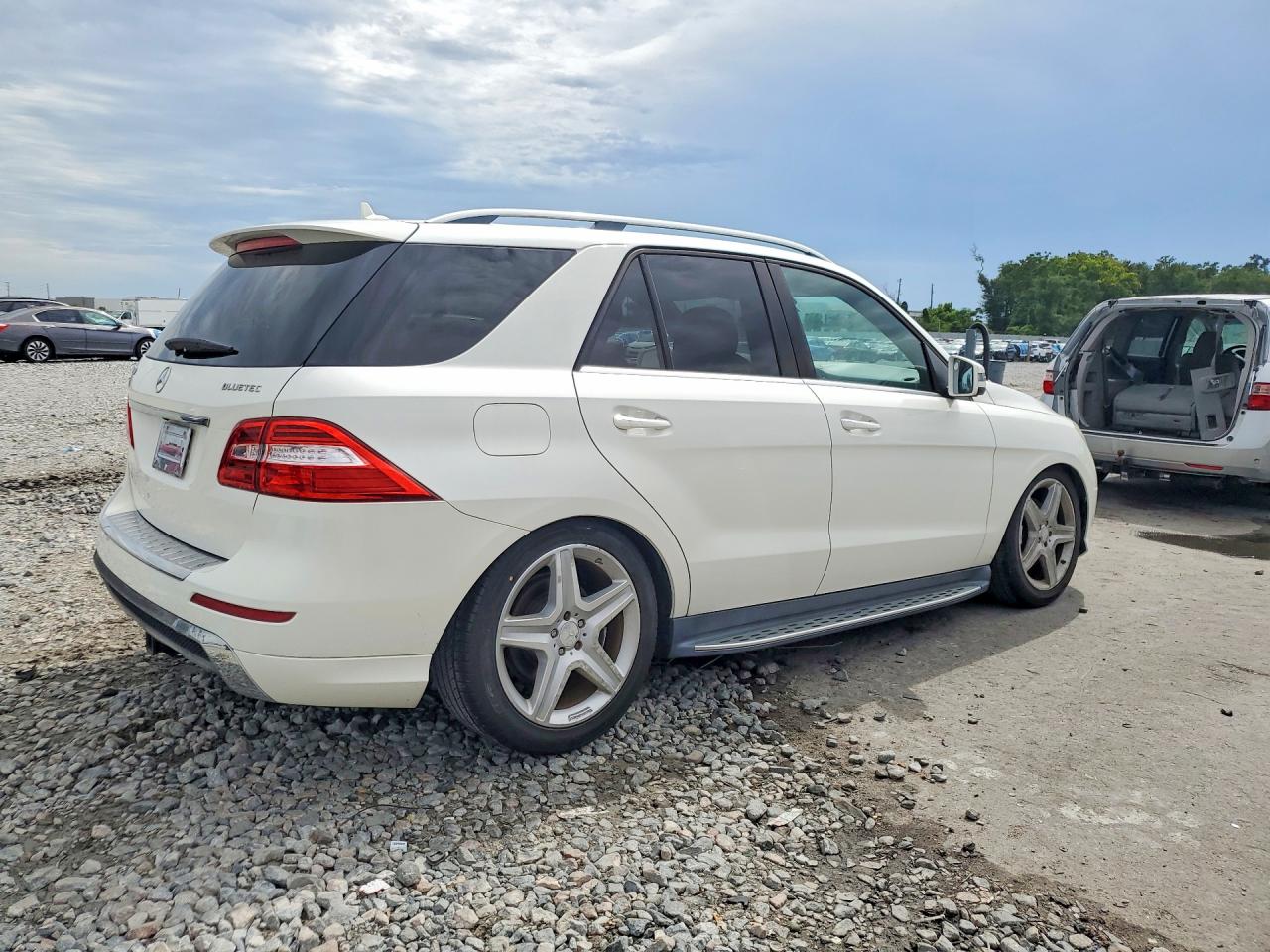 2014 Mercedes-benz Ml 350 Bluetec White vin: 4JGDA2EB4EA380669