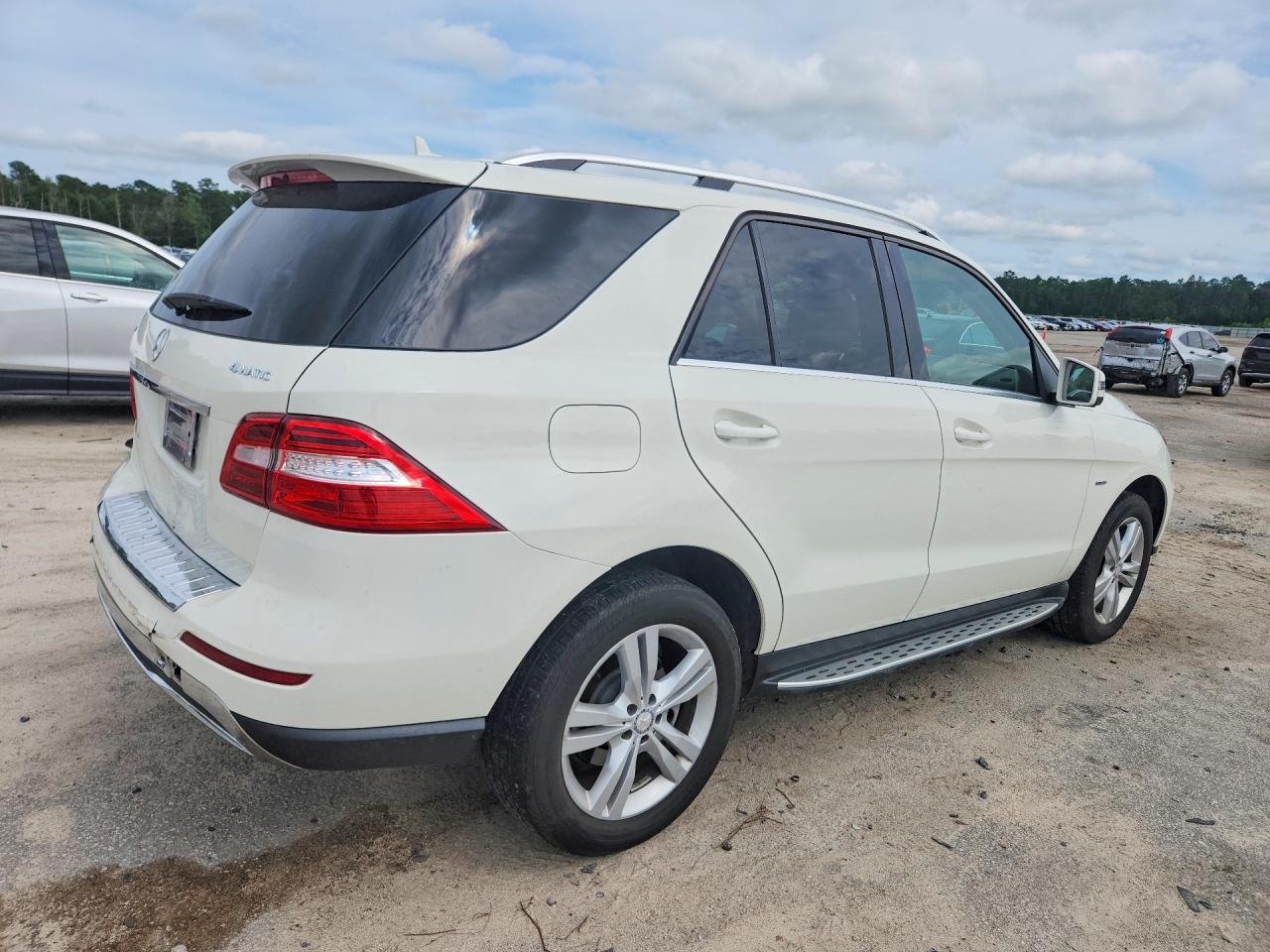 2012 Mercedes-benz Ml 350 4matic White vin: 4JGDA5HB0CA043166