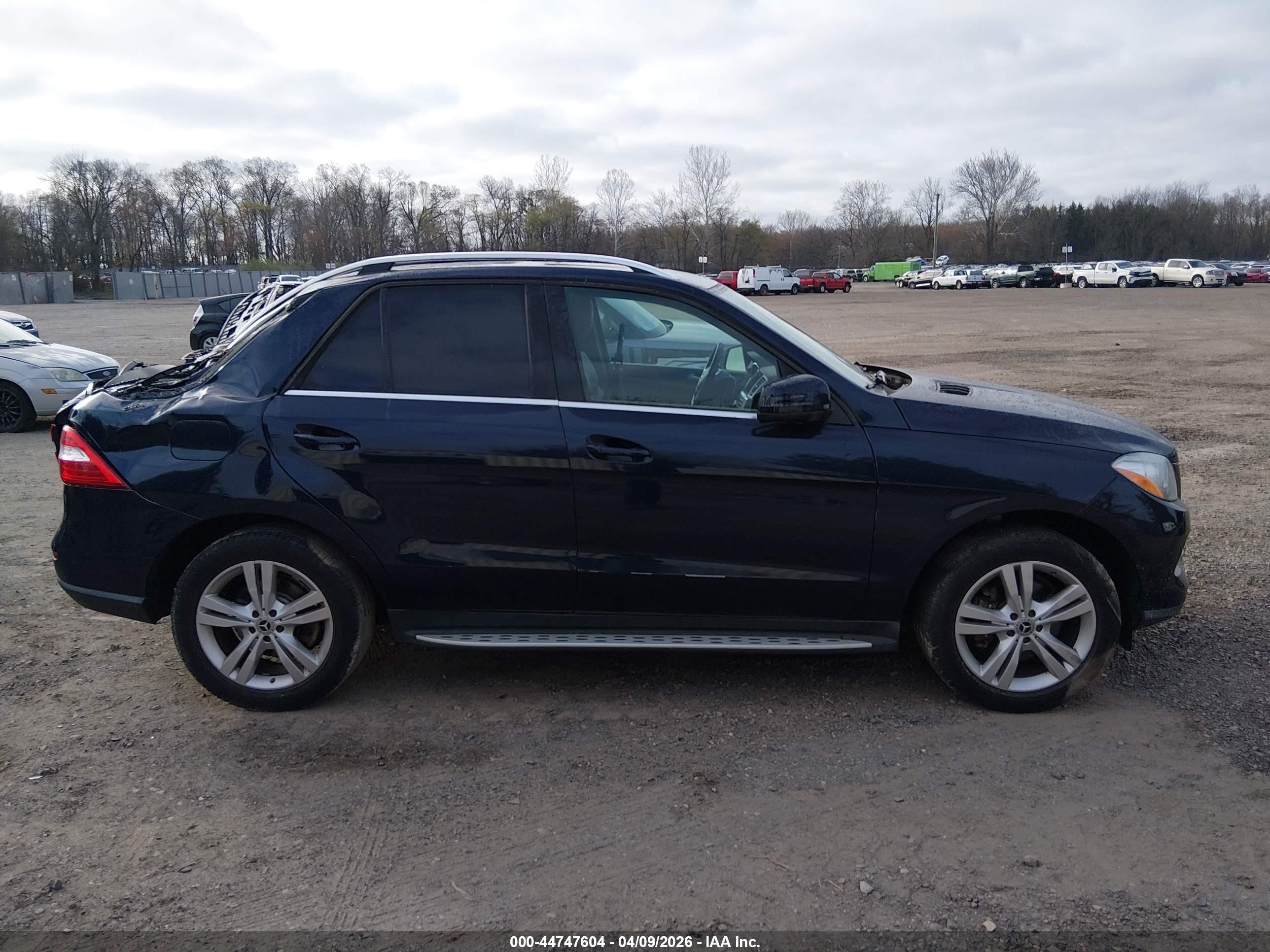 2014 Mercedes-benz Ml 350 4matic Dark Blue vin: 4JGDA5HB0EA367558