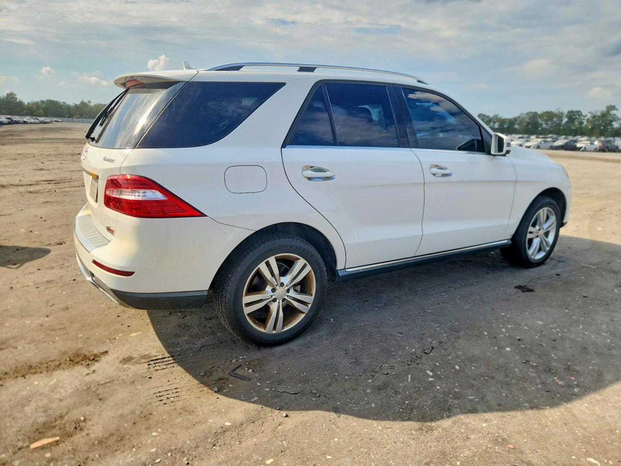 2015 Mercedes-benz Ml 350 4matic Белый vin: 4JGDA5HB0FA440977