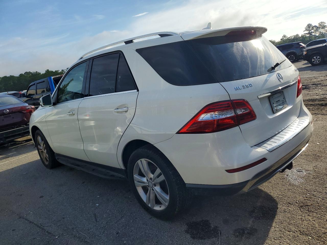 2015 Mercedes-benz Ml 350 4matic White vin: 4JGDA5HB0FA490035