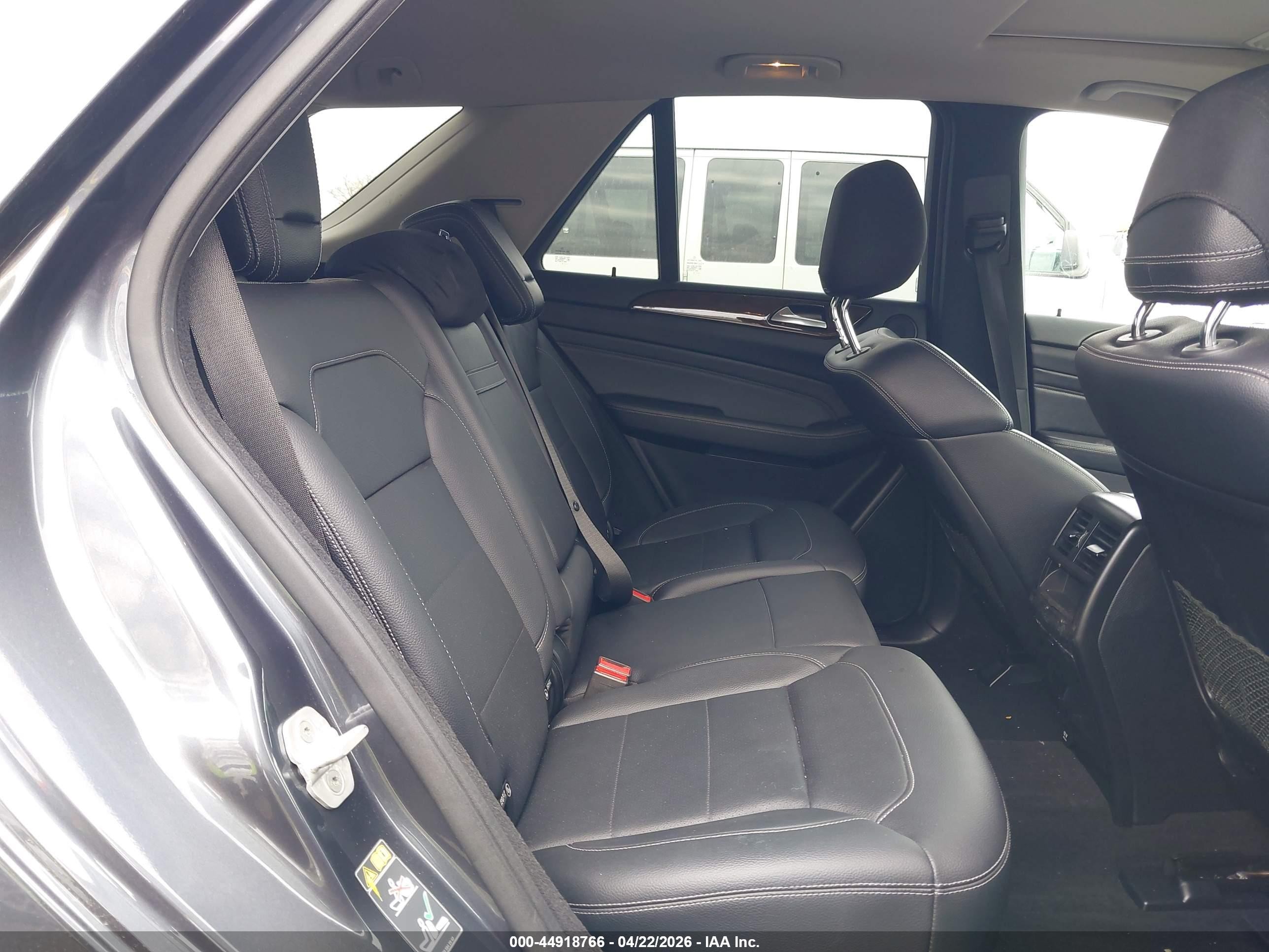 2015 Mercedes-benz Ml 350 4matic Синий vin: 4JGDA5HB0FA581452