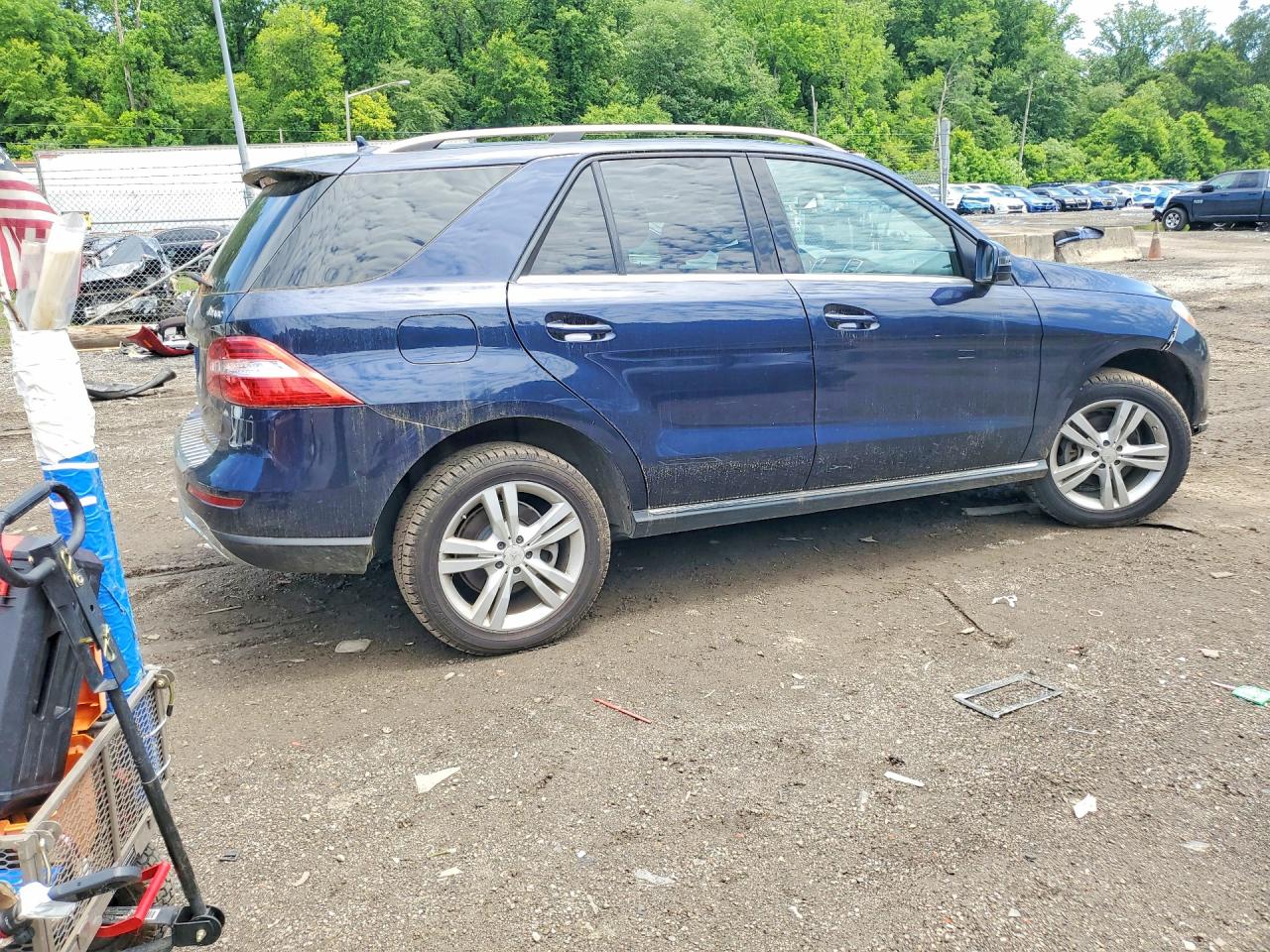 2014 Mercedes-benz Ml-class Синий vin: 4JGDA5HB2EA412645