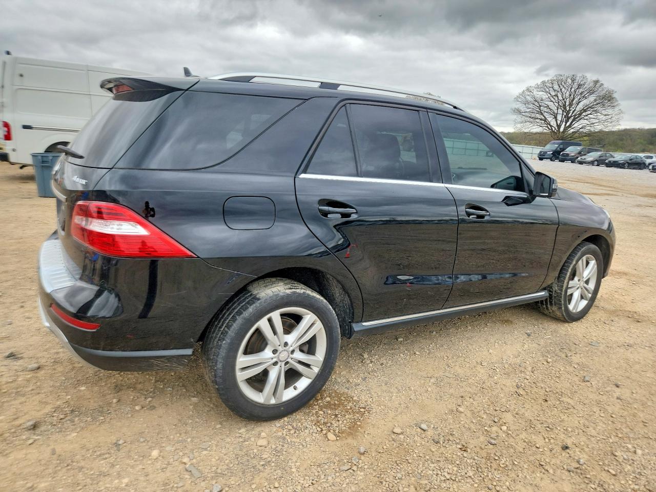2015 Mercedes-benz Ml 350 4matic Черный vin: 4JGDA5HB2FA580884