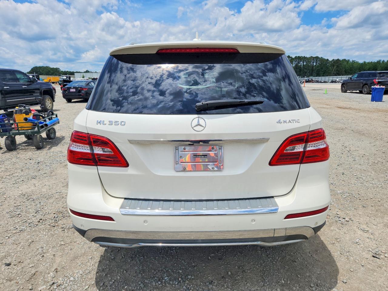 2013 Mercedes-benz Ml 350 4matic White vin: 4JGDA5HB4DA201297