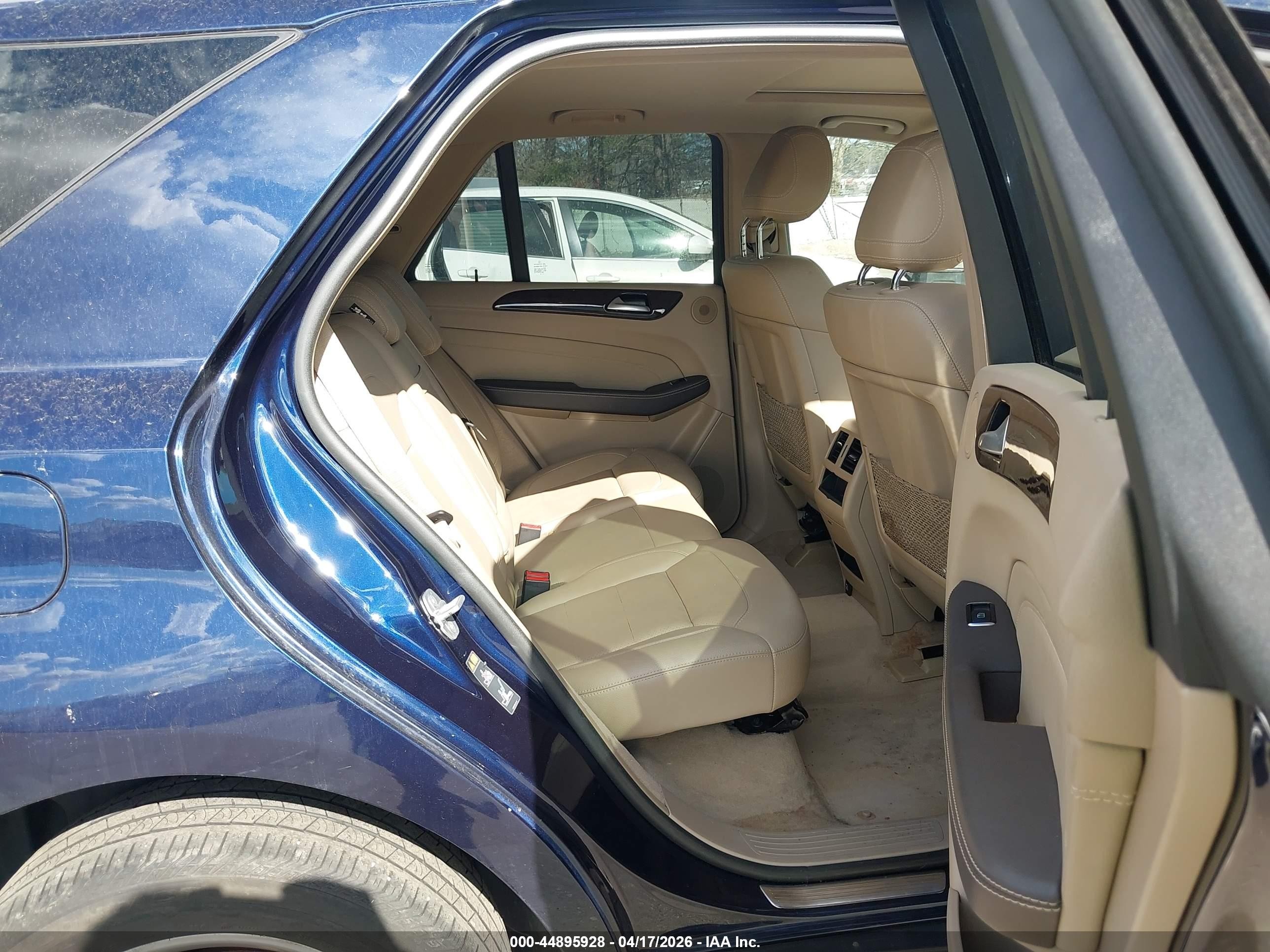 2014 Mercedes-benz Ml 350 4matic Dark Blue vin: 4JGDA5HB5EA419153