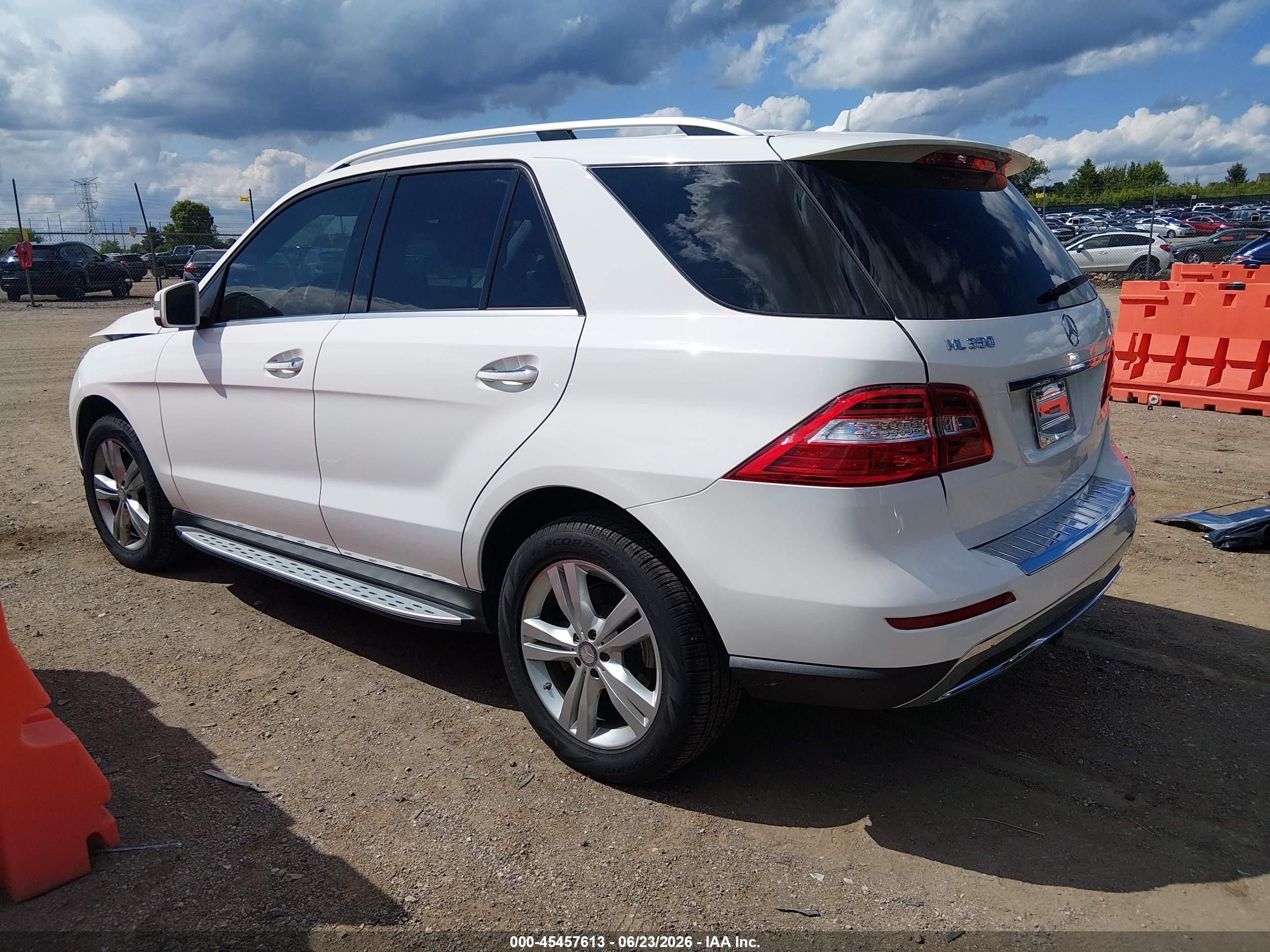 2015 Mercedes-benz Ml 350 4matic White vin: 4JGDA5HB5FA450792