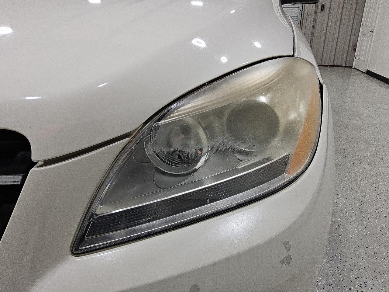2012 Mercedes-benz Ml 350 4matic White vin: 4JGDA5HB7CA010391 Damage: Left Head Lamp, Faded, Acceptable
