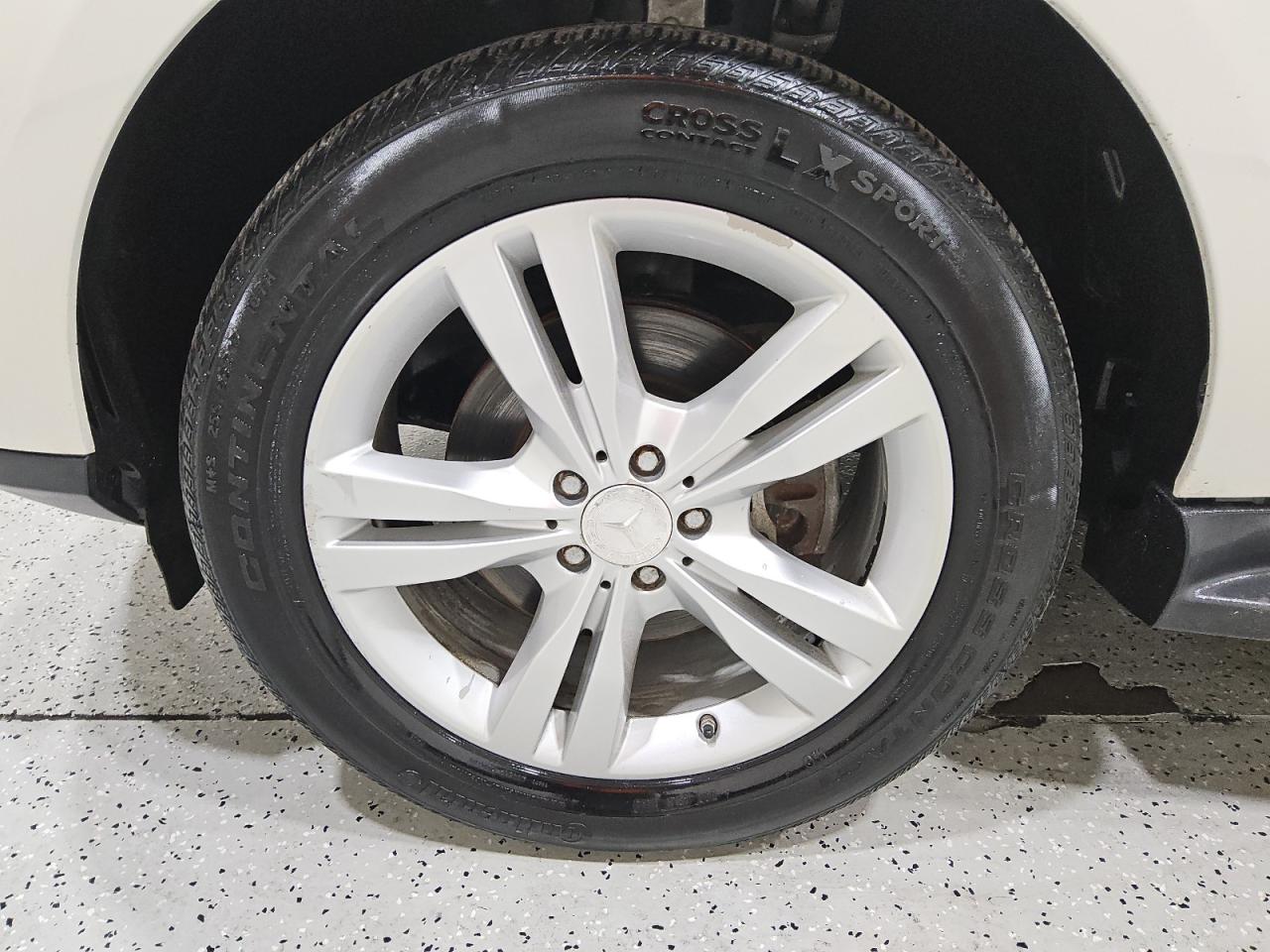 2012 Mercedes-benz Ml 350 4matic White vin: 4JGDA5HB7CA010391 Damage: Left Front Wheel, Curb Rash, 3 To 4 Inches