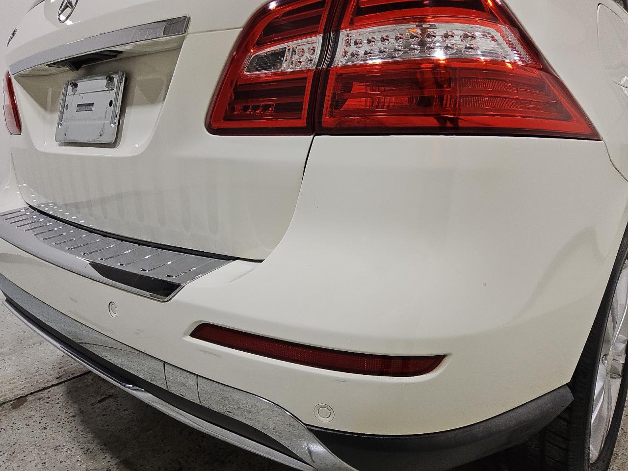 2012 Mercedes-benz Ml 350 4matic White vin: 4JGDA5HB7CA010391 Damage: Rear Bumper/Cover, Scraped, 3 To 4 Inches