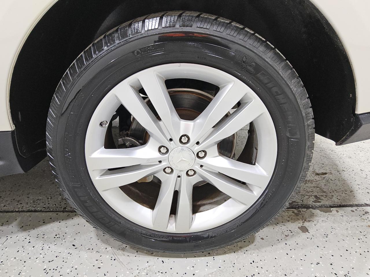 2012 Mercedes-benz Ml 350 4matic White vin: 4JGDA5HB7CA010391 Damage: Left Rear Wheel, Curb Rash, 1/8 To 1/2 Inch