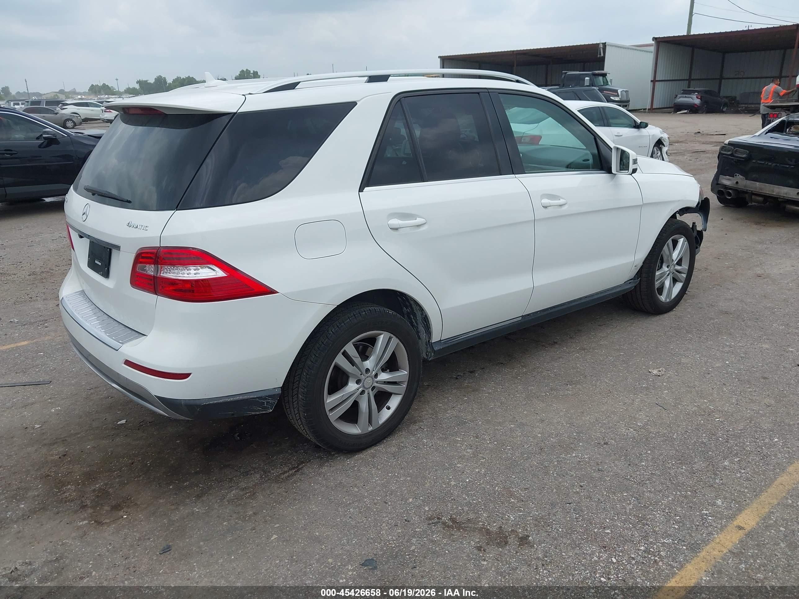 2015 Mercedes-benz Ml 350 4matic Белый vin: 4JGDA5HB7FA600854