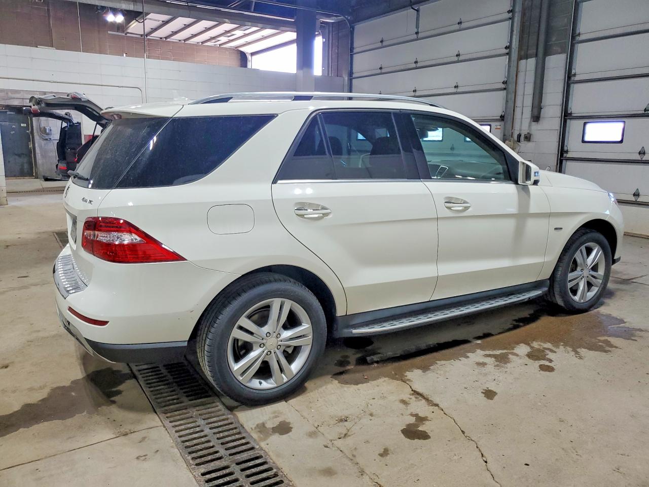 2012 Mercedes-benz Ml 350 4matic White vin: 4JGDA5HB8CA017821