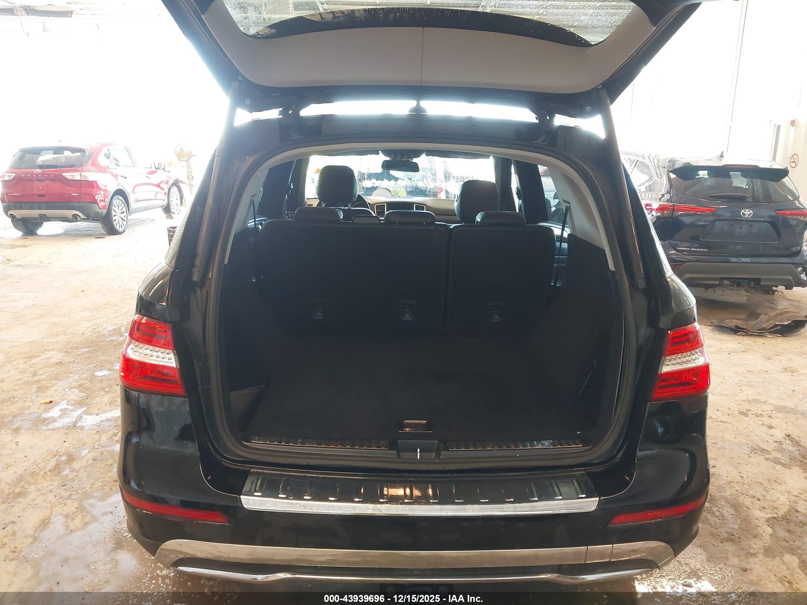 2015 Mercedes-benz Ml 350 4matic Black vin: 4JGDA5HB8FA486606