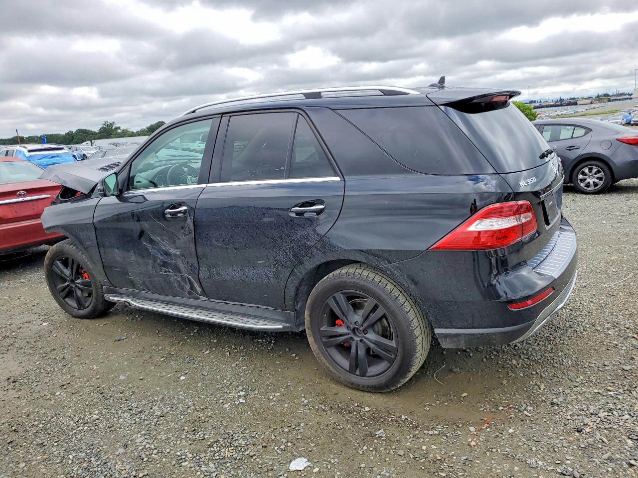 2015 Mercedes-benz Ml 350 4matic Черный vin: 4JGDA5HB9FA605554
