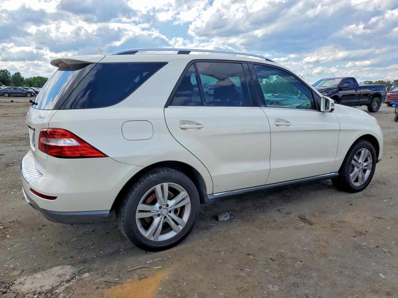 2013 Mercedes-benz Ml 350 4matic White vin: 4JGDA5HBXDA262024
