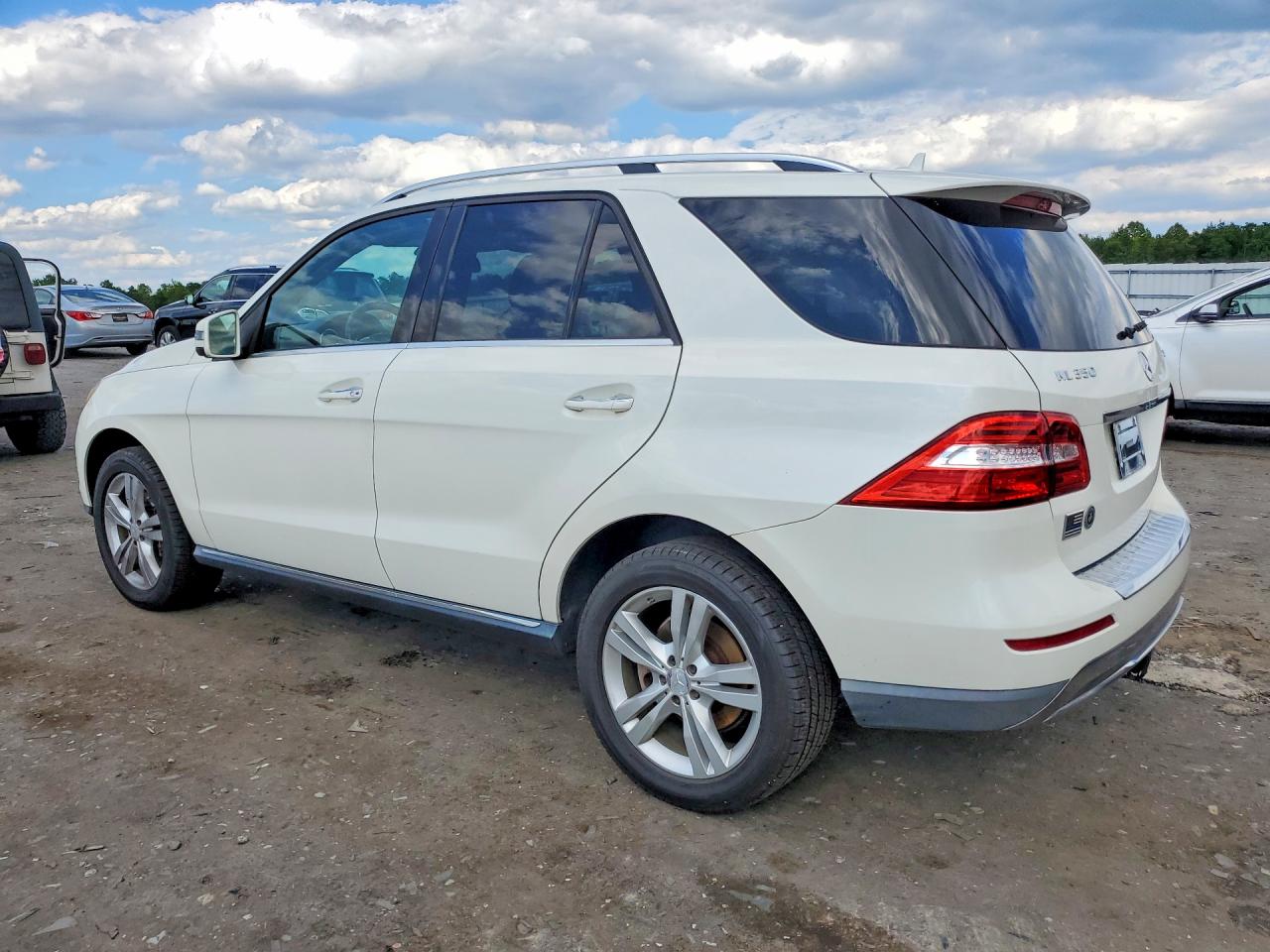 2013 Mercedes-benz Ml 350 4matic White vin: 4JGDA5HBXDA262024
