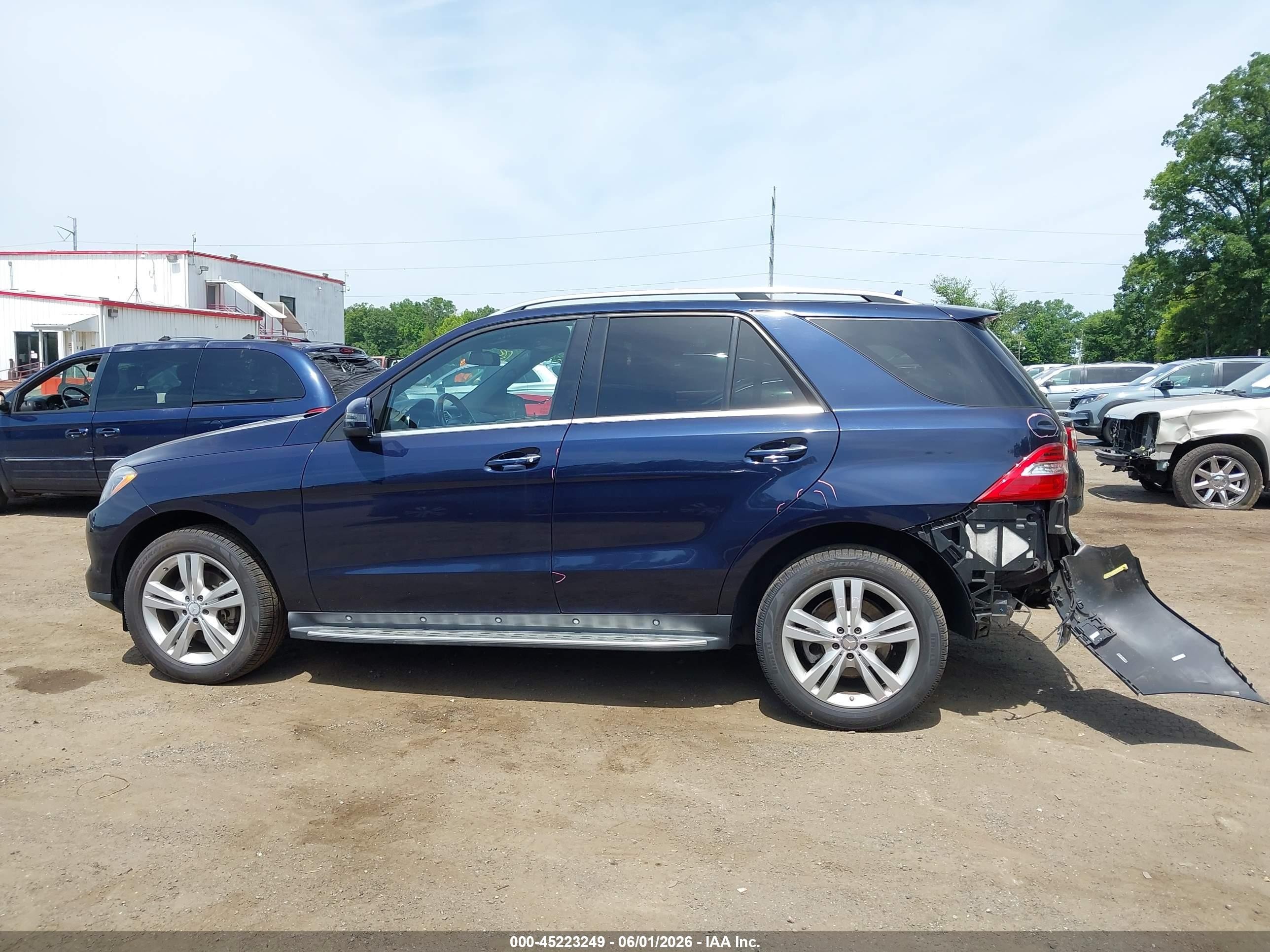 2015 Mercedes-benz Ml 350 4matic Blue vin: 4JGDA5HBXFA497638