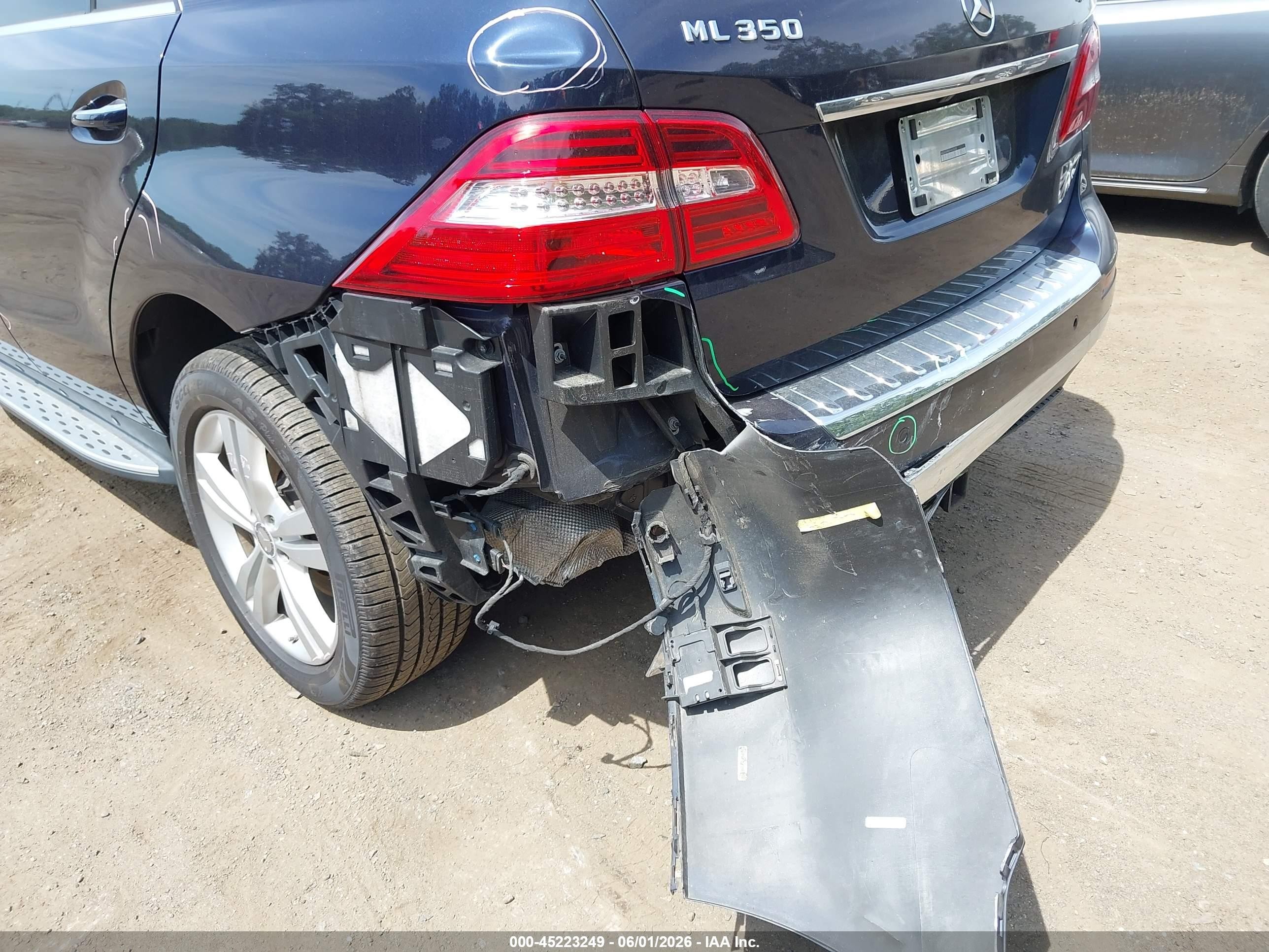 2015 Mercedes-benz Ml 350 4matic Blue vin: 4JGDA5HBXFA497638