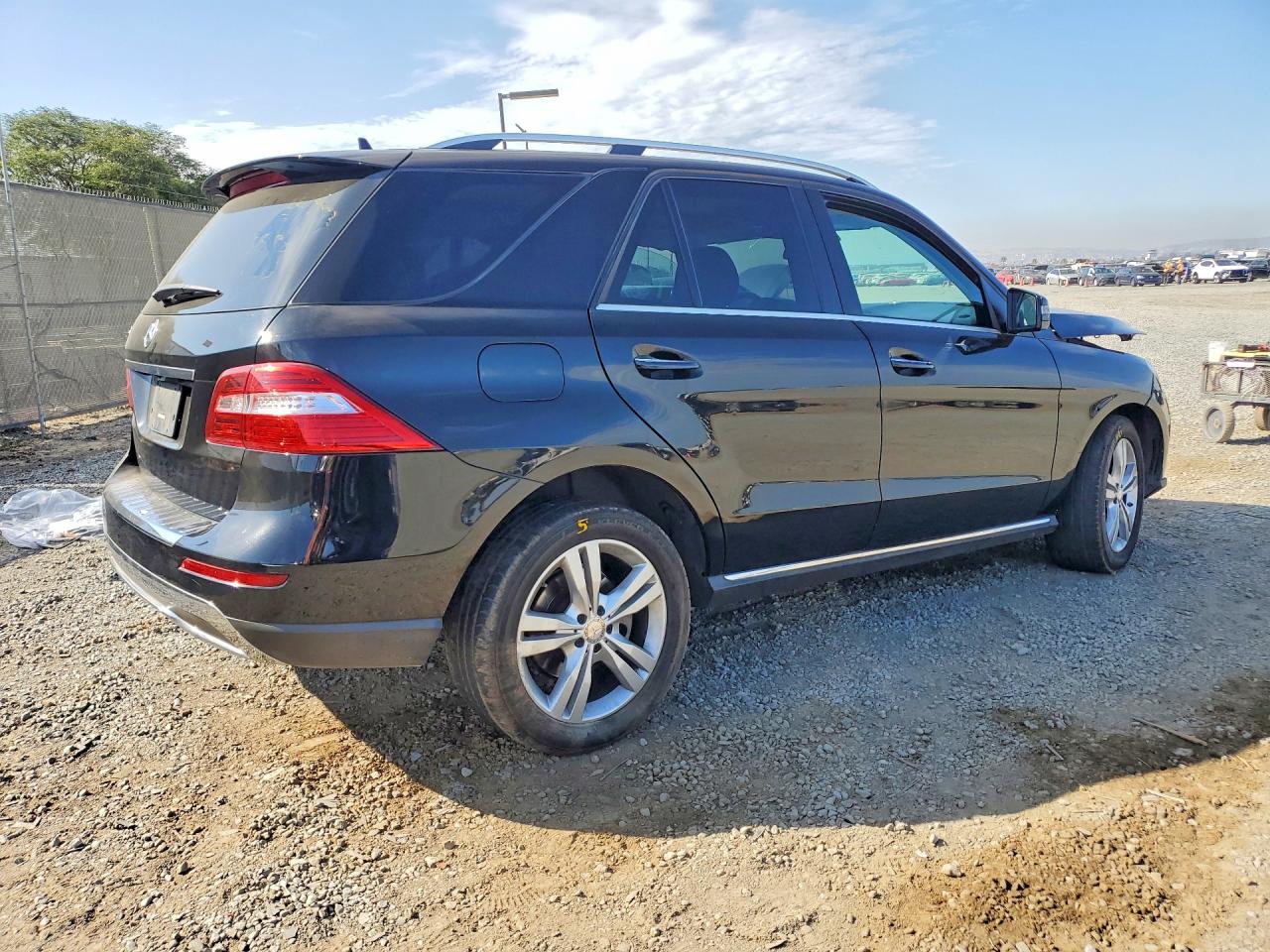 2015 Mercedes-benz Ml 350 Black vin: 4JGDA5JB0FA604674