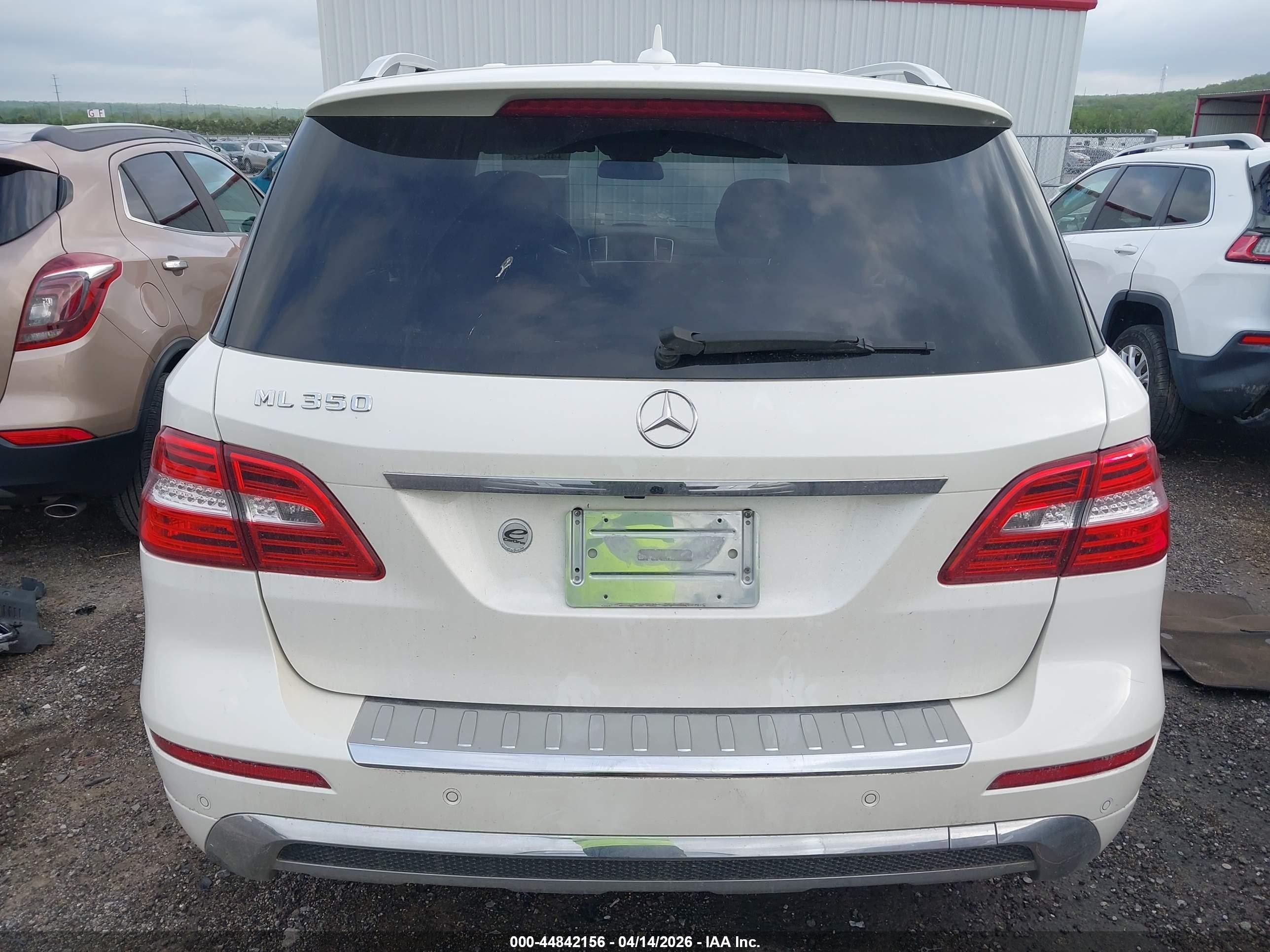 2014 Mercedes-benz Ml 350   White vin: 4JGDA5JB3EA293188