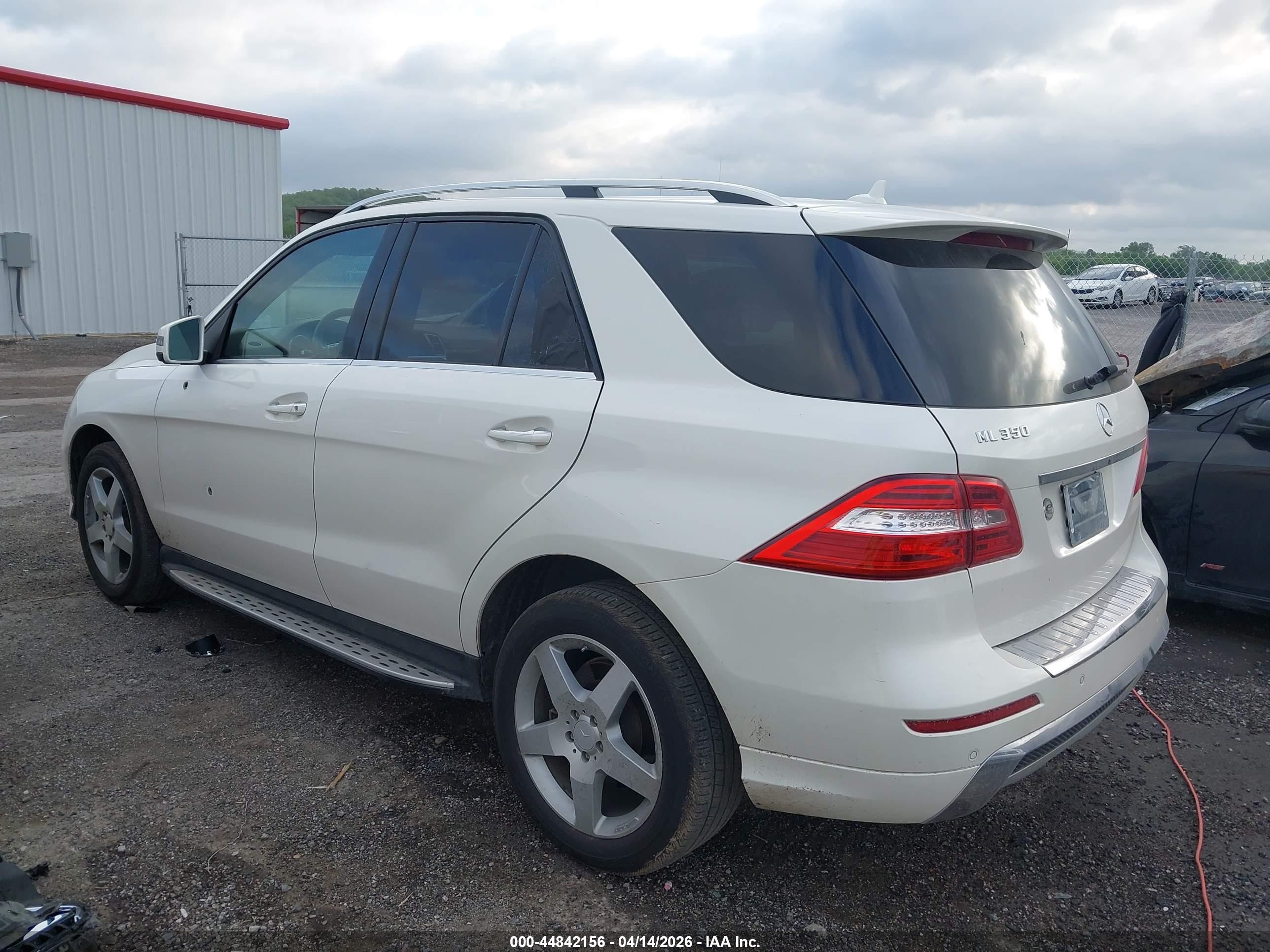 2014 Mercedes-benz Ml 350   White vin: 4JGDA5JB3EA293188