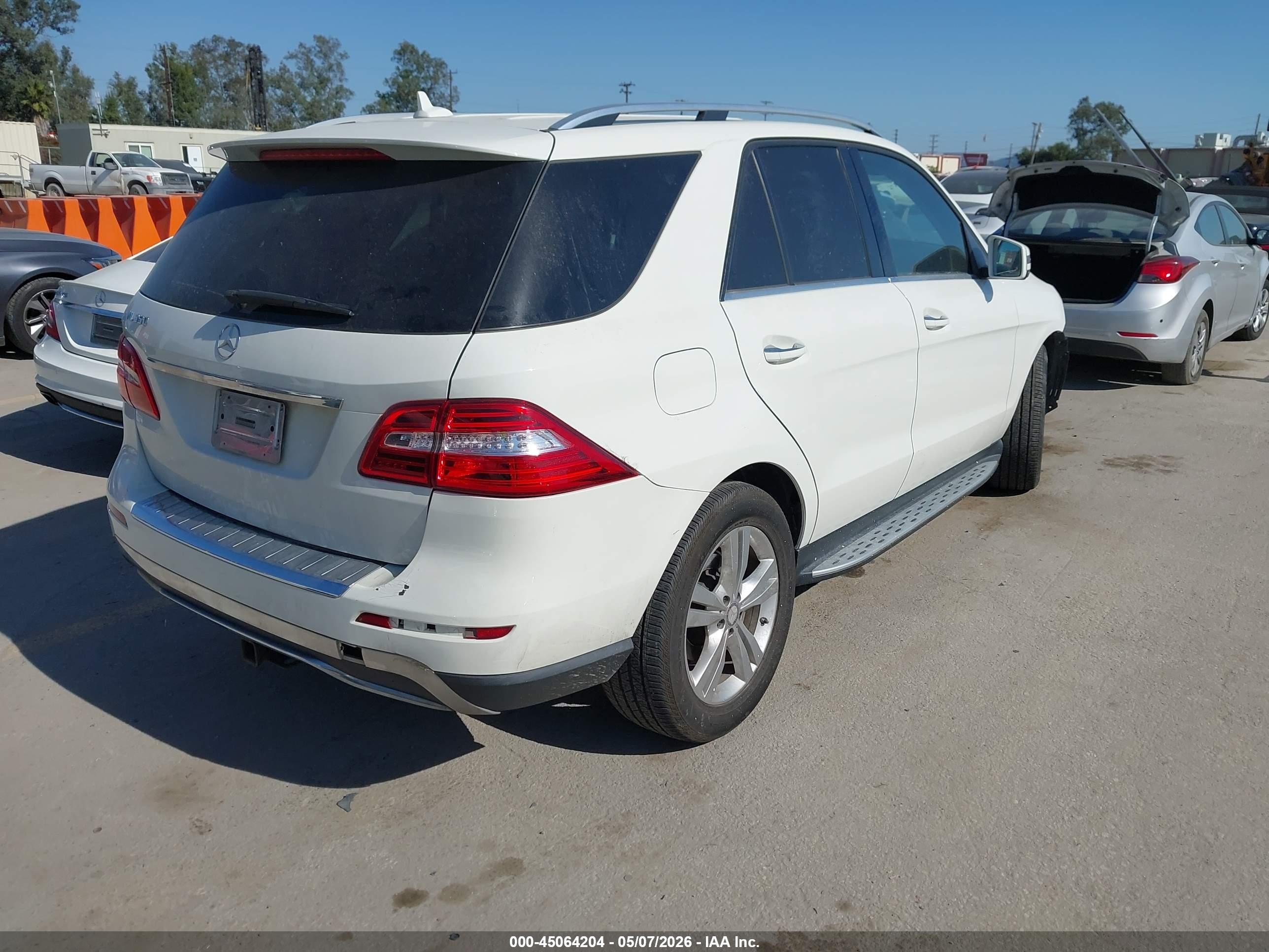 2013 Mercedes-benz Ml 350   White vin: 4JGDA5JB4DA101274