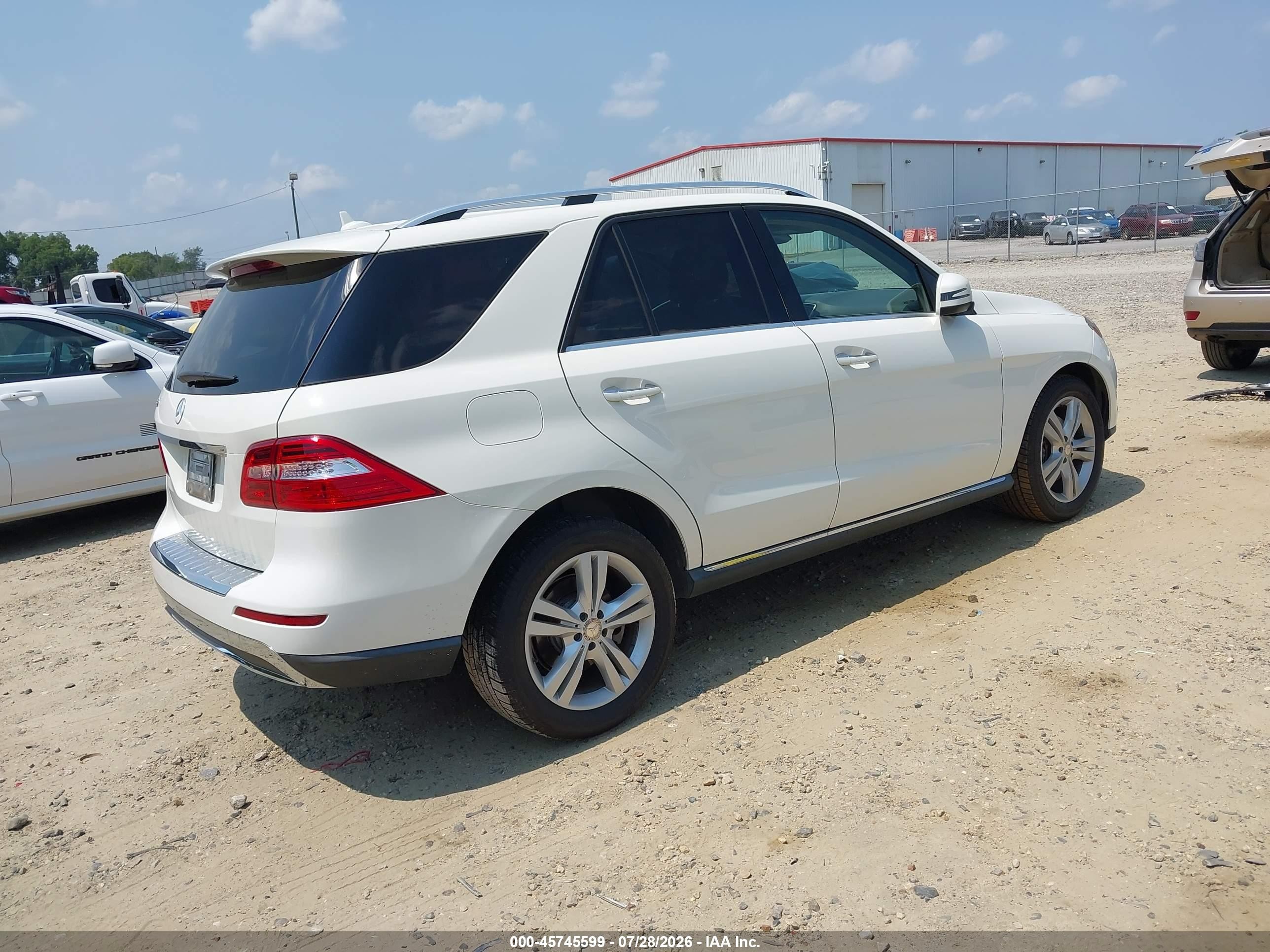 2013 Mercedes-benz Ml 350   White vin: 4JGDA5JB4DA167419