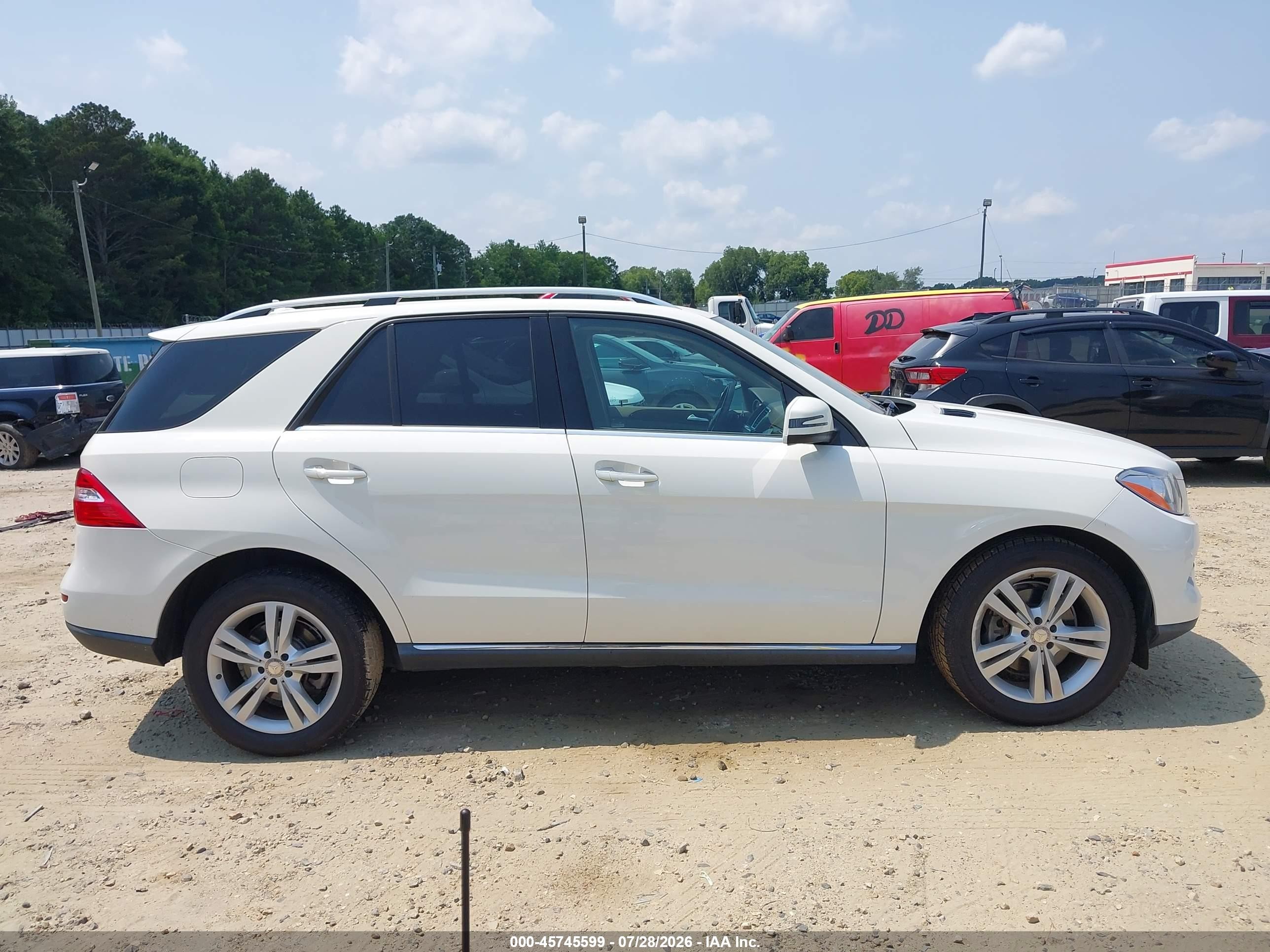 2013 Mercedes-benz Ml 350   White vin: 4JGDA5JB4DA167419
