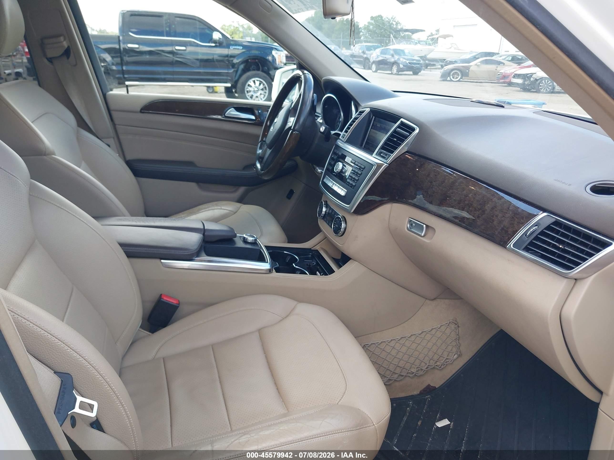 2015 Mercedes-benz Ml 350   White vin: 4JGDA5JB4FA477637