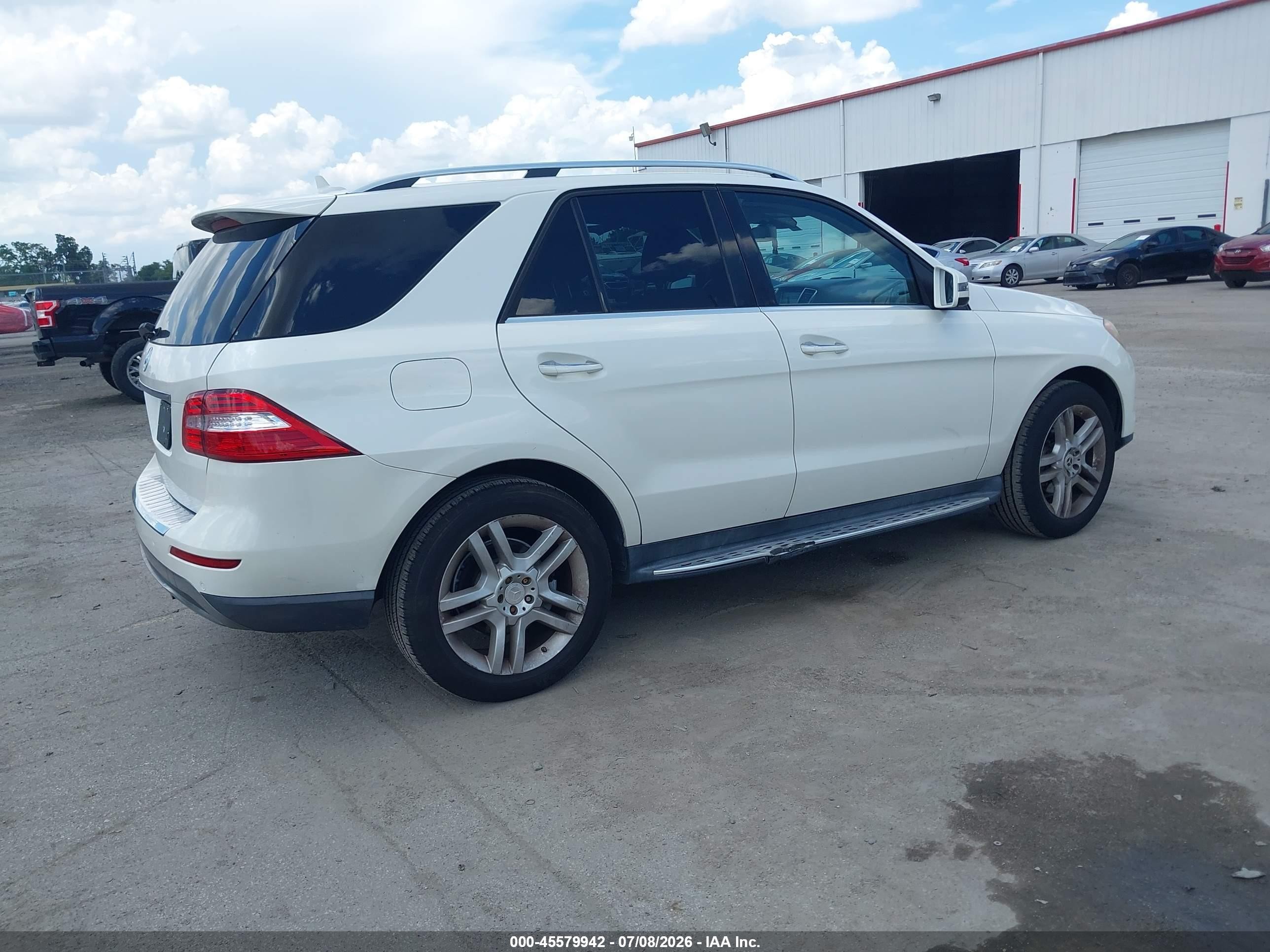 2015 Mercedes-benz Ml 350   White vin: 4JGDA5JB4FA477637