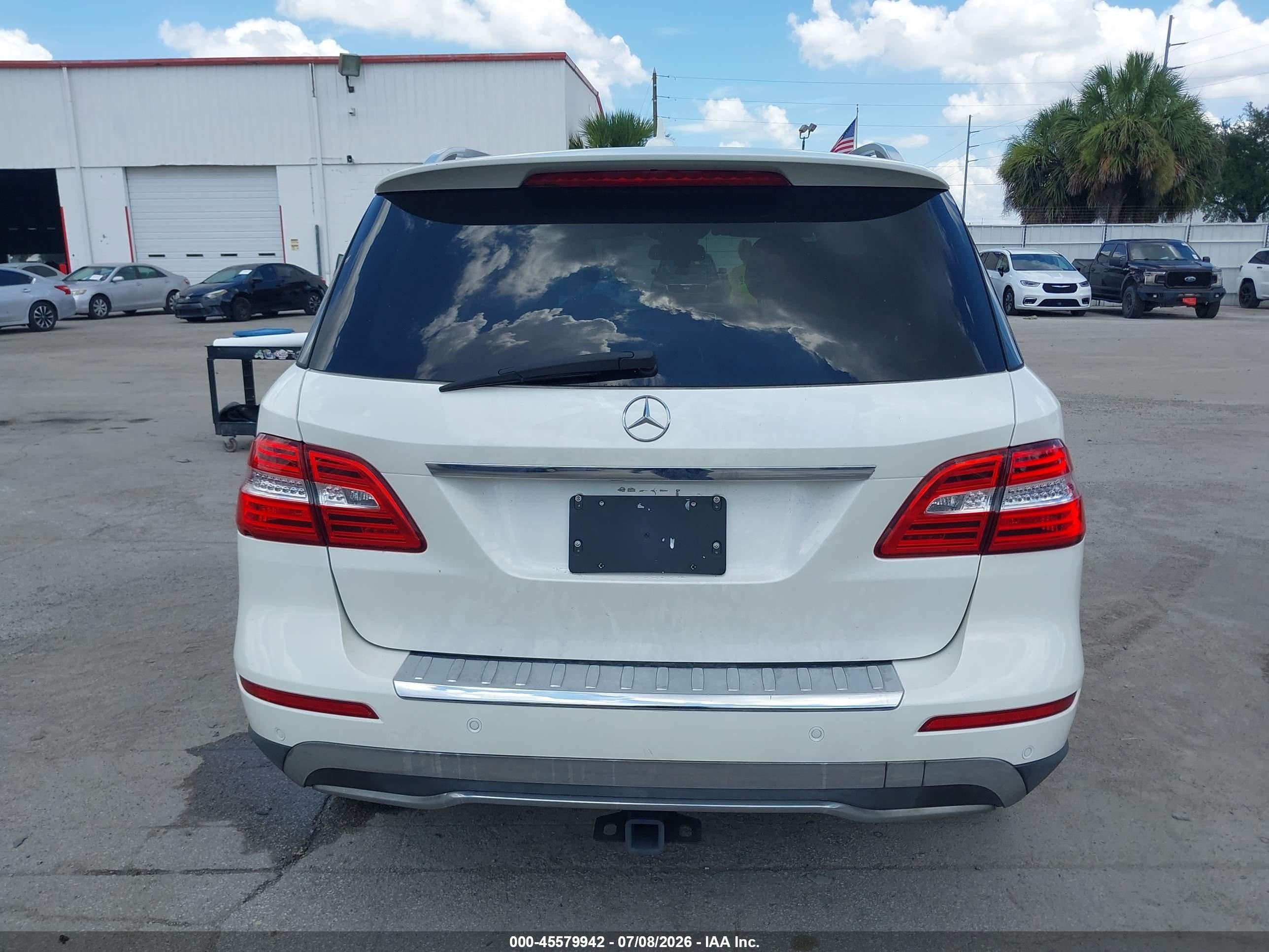 2015 Mercedes-benz Ml 350   White vin: 4JGDA5JB4FA477637