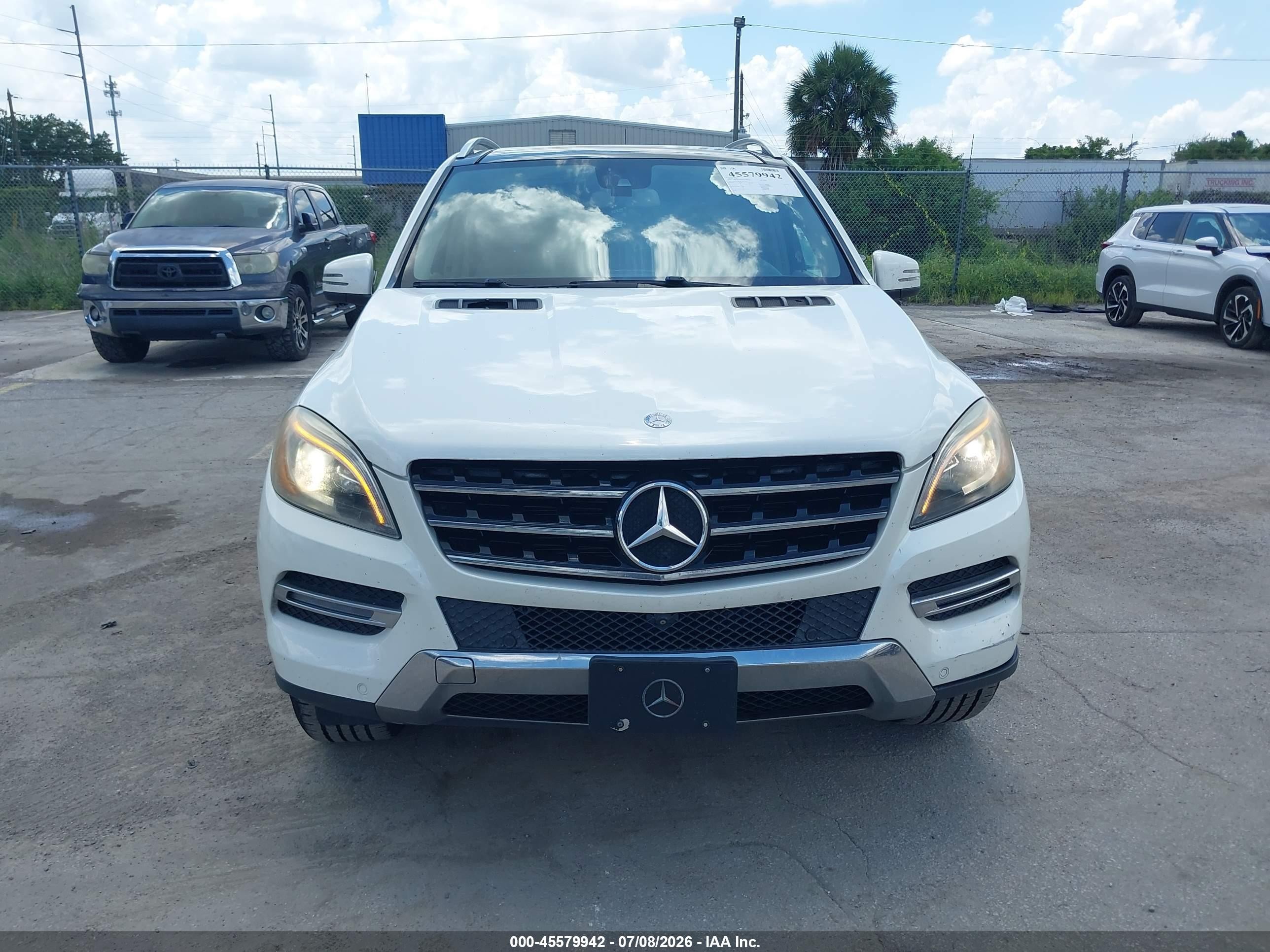 2015 Mercedes-benz Ml 350   White vin: 4JGDA5JB4FA477637