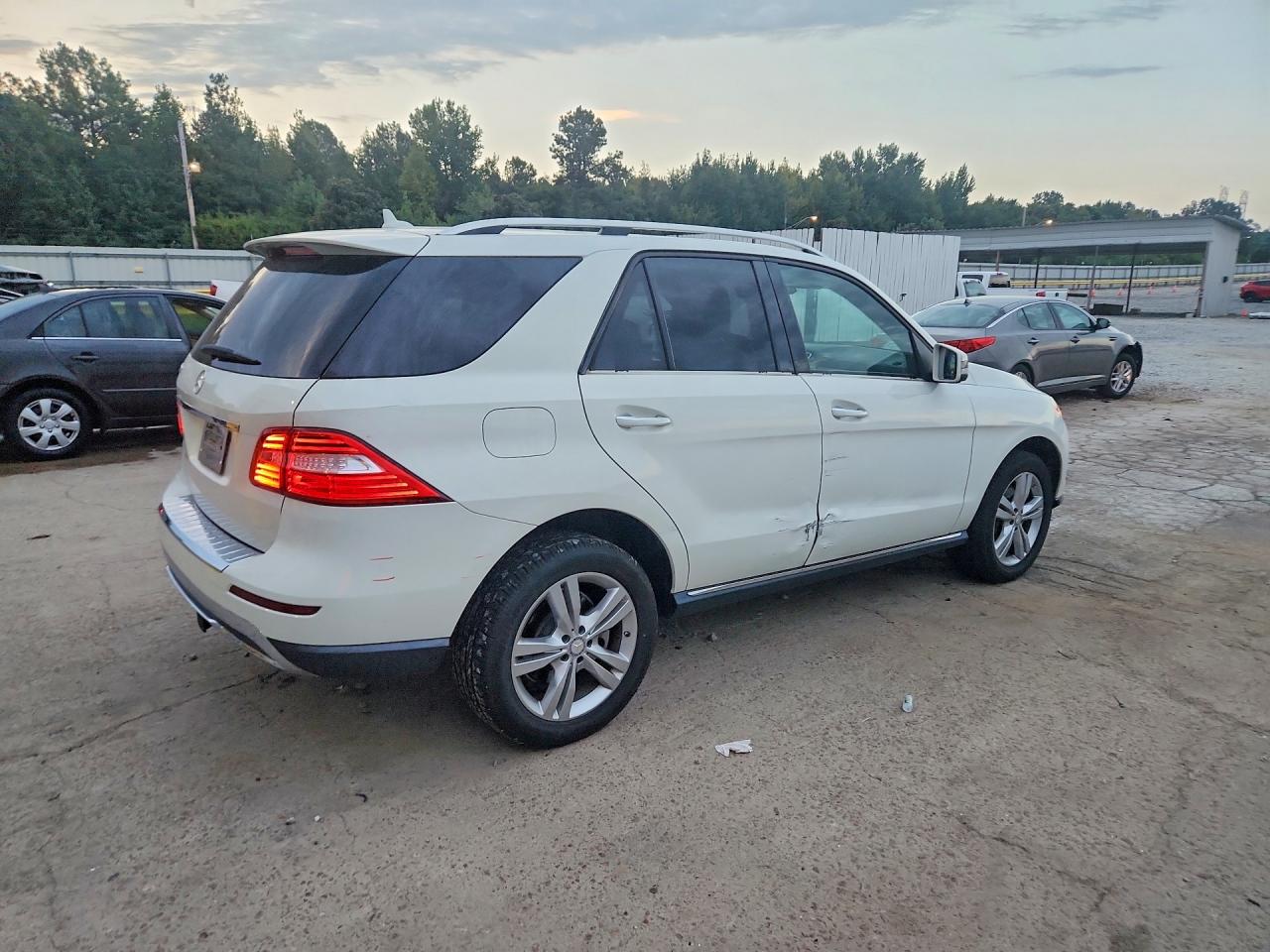 2013 Mercedes-benz Ml 350 White vin: 4JGDA5JB5DA165307